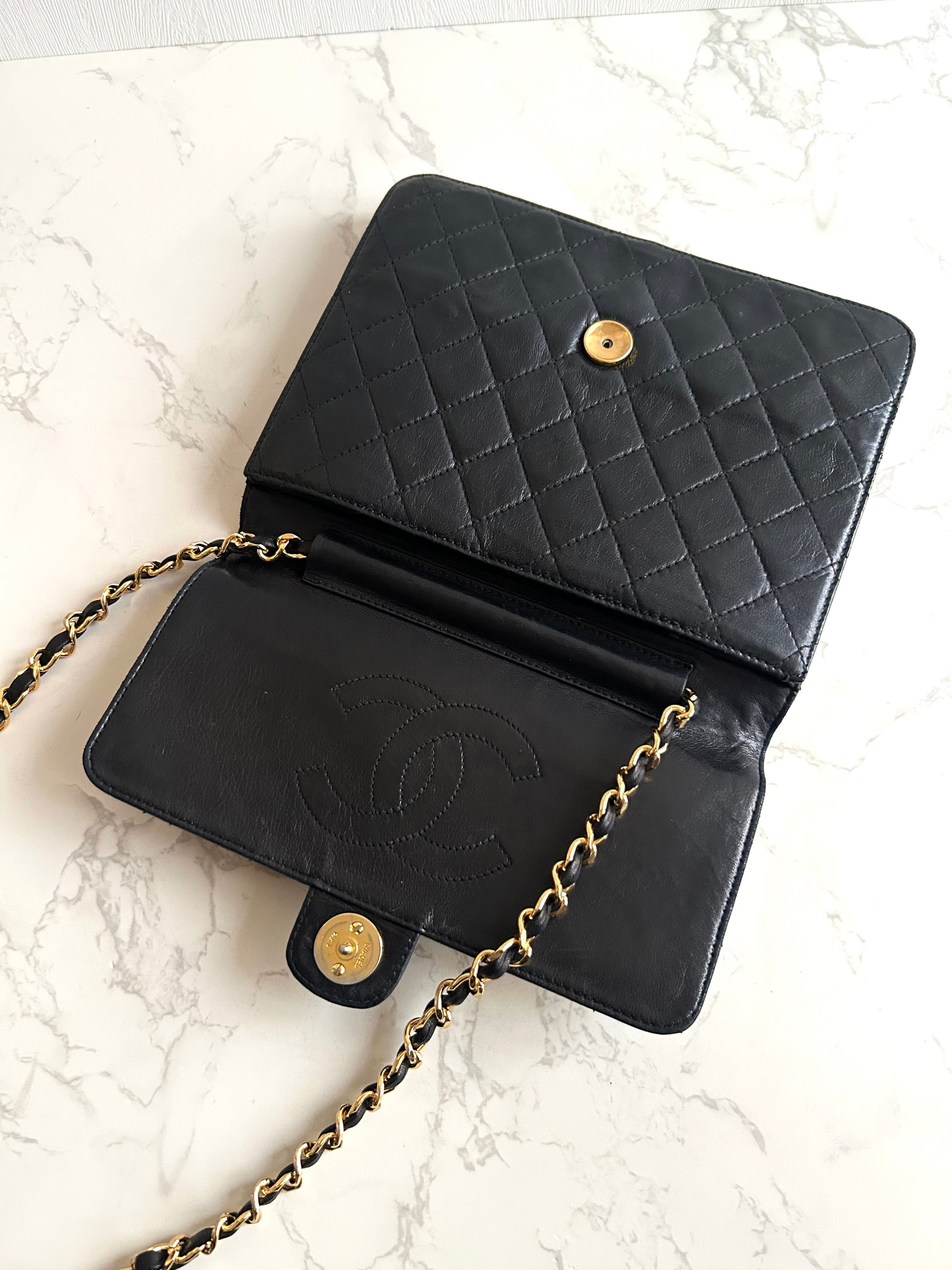 Chanel 黑金22 Matelassé 翻蓋包/側背包/單肩包