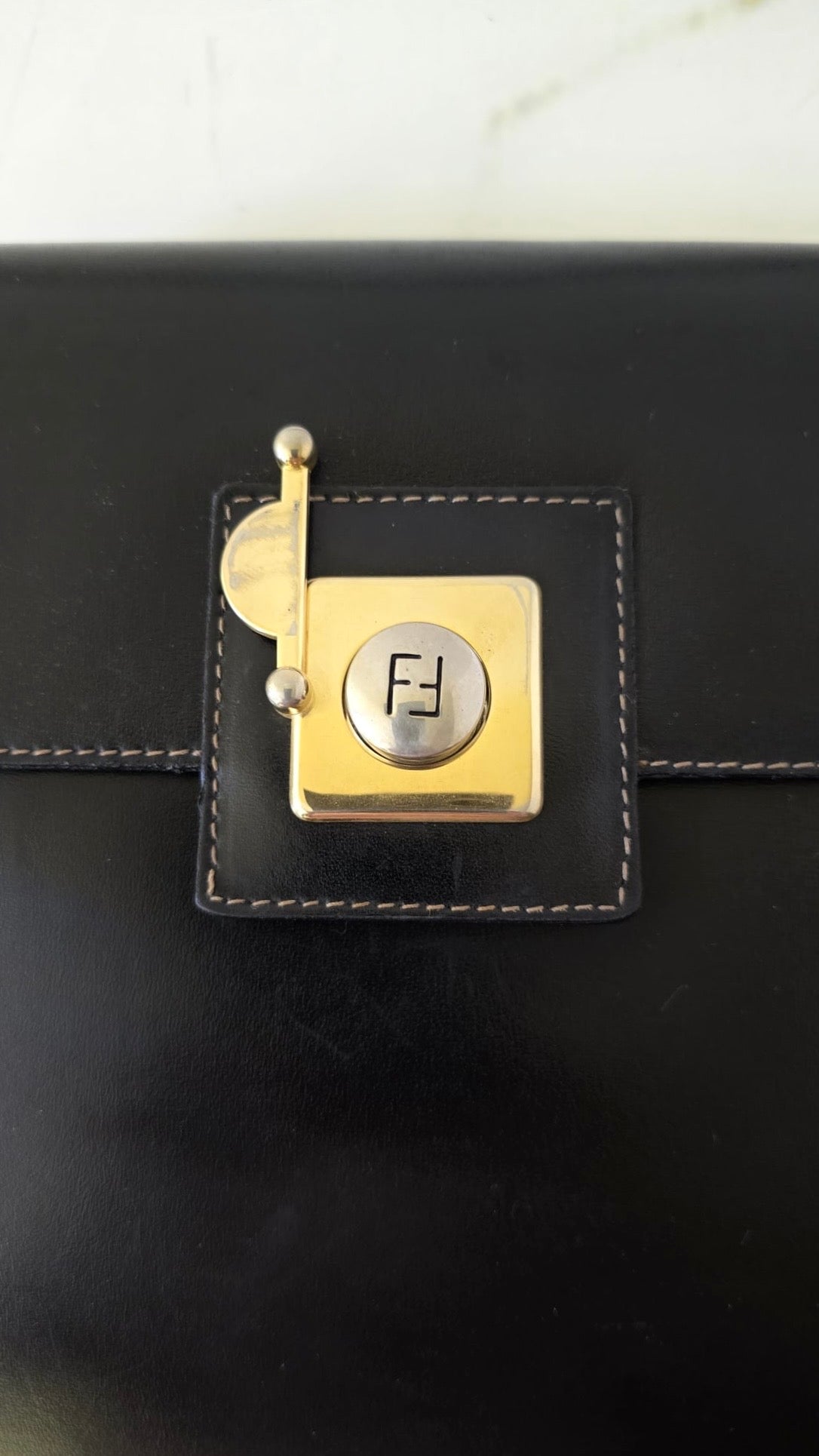 Fendi 中古黑金色旋轉扣元寶包 側背包 斜背包