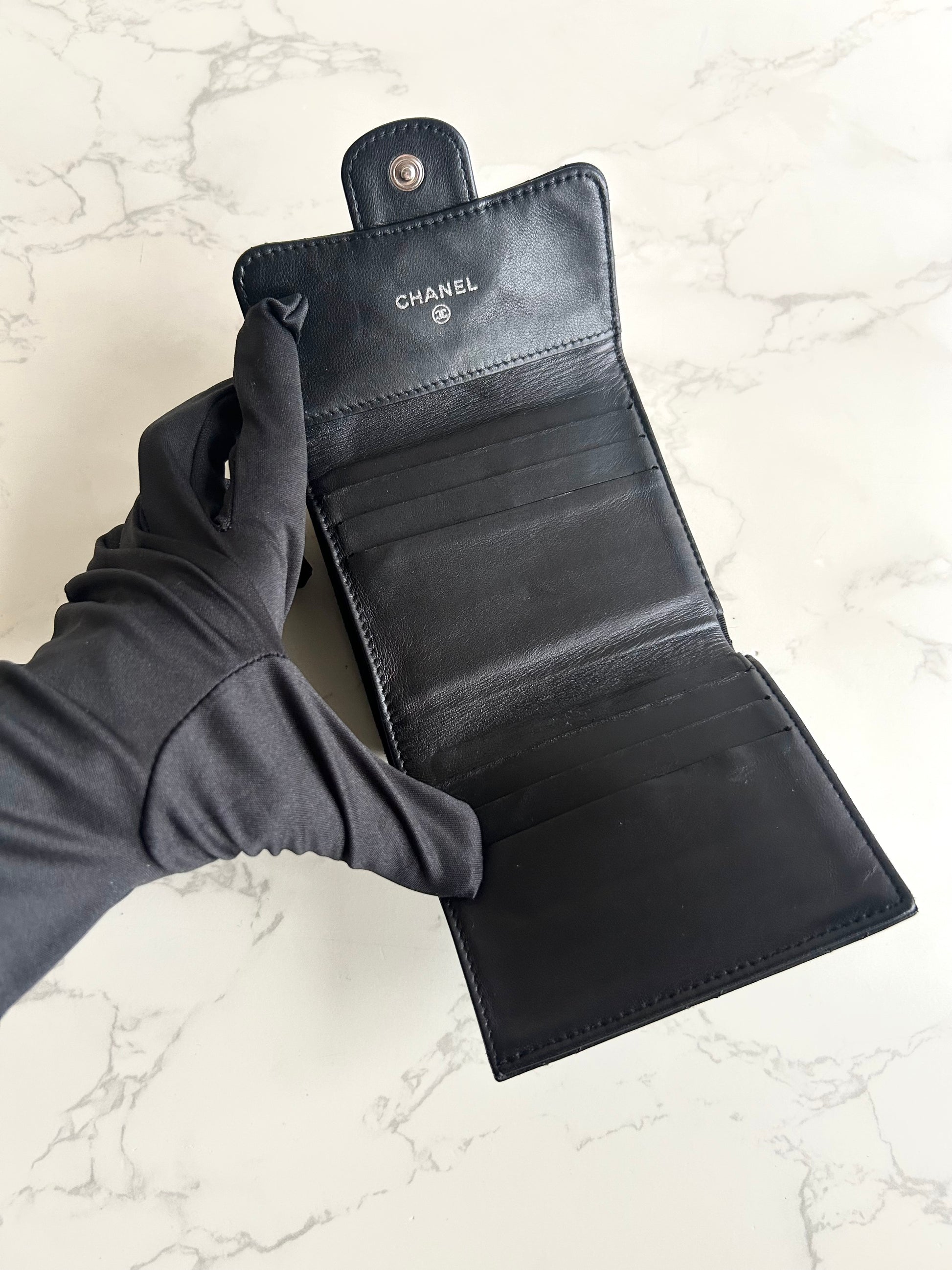 中古Chanel雙面黑銀色小羊皮革短夾 短錢包