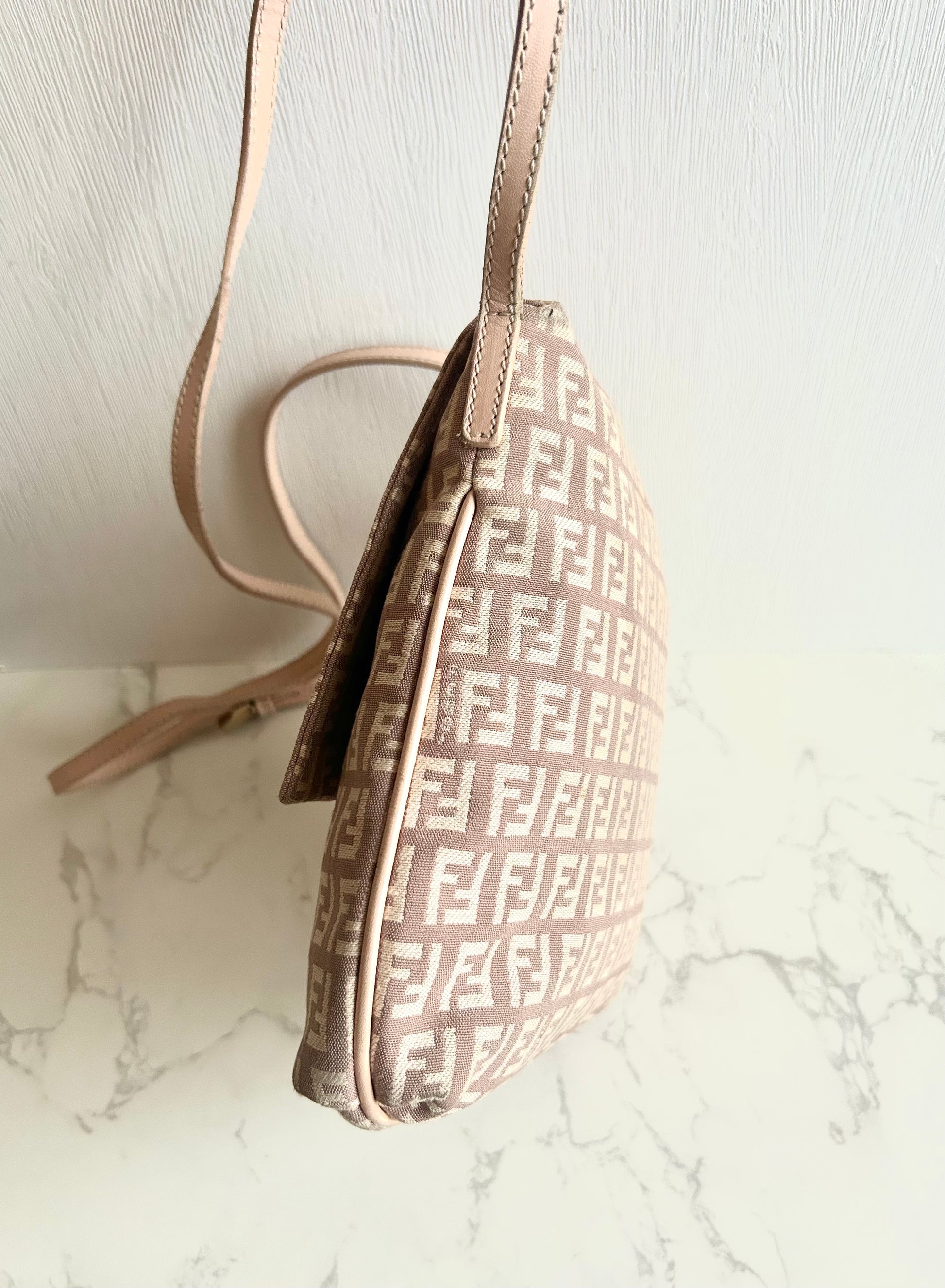 FENDI 稀有Zucca粉紅色老花銀扣豆腐包/側背包/斜背包