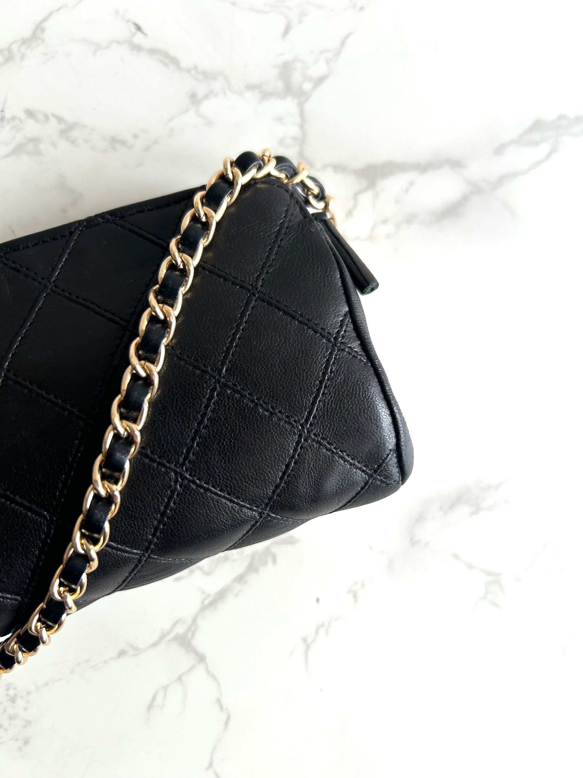 中古 Chanel黑金色小羊皮革斜背包  側背包