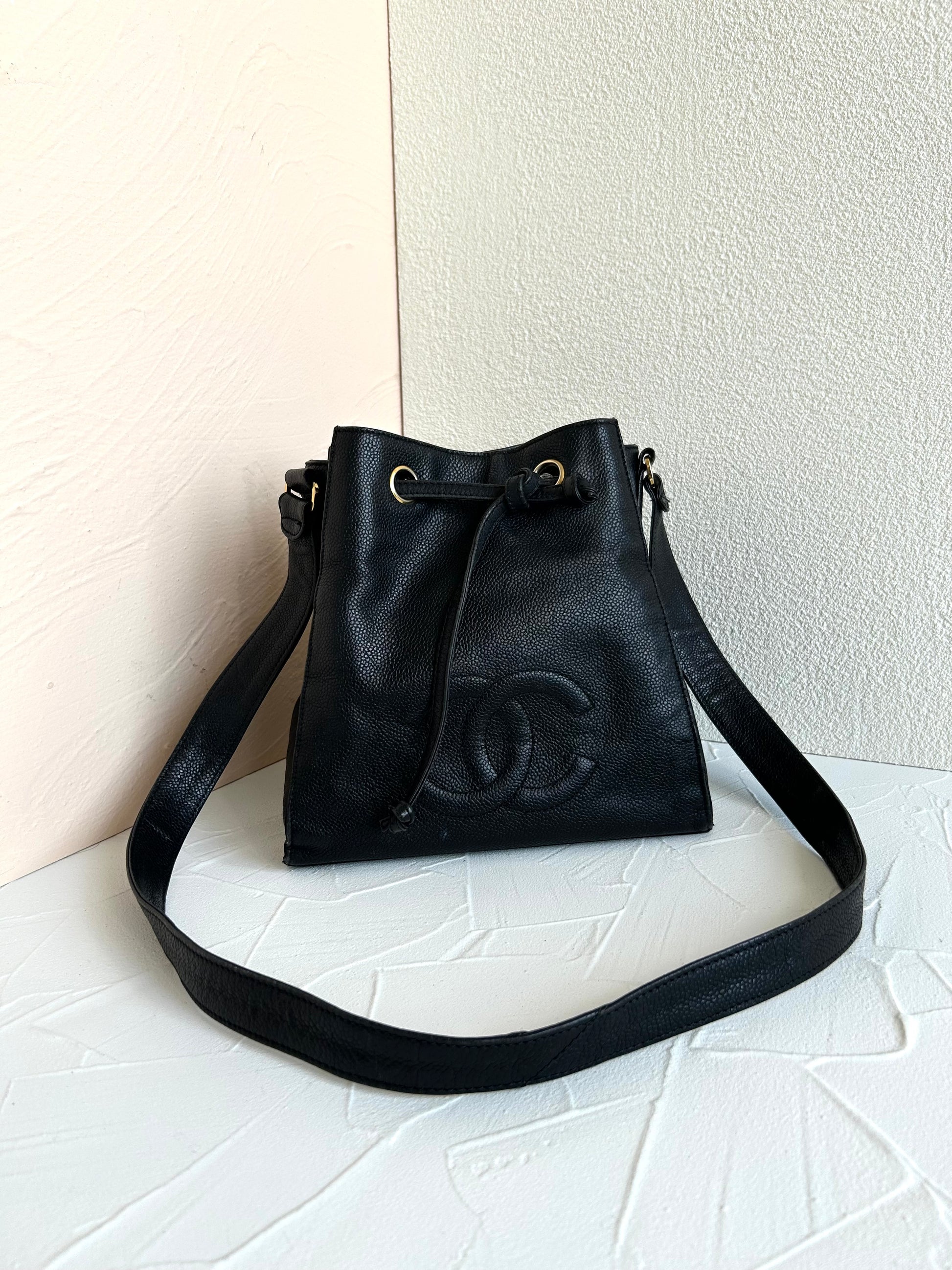 中古二手Chanel黑色魚子醬皮革水桶包/側背包/斜背包