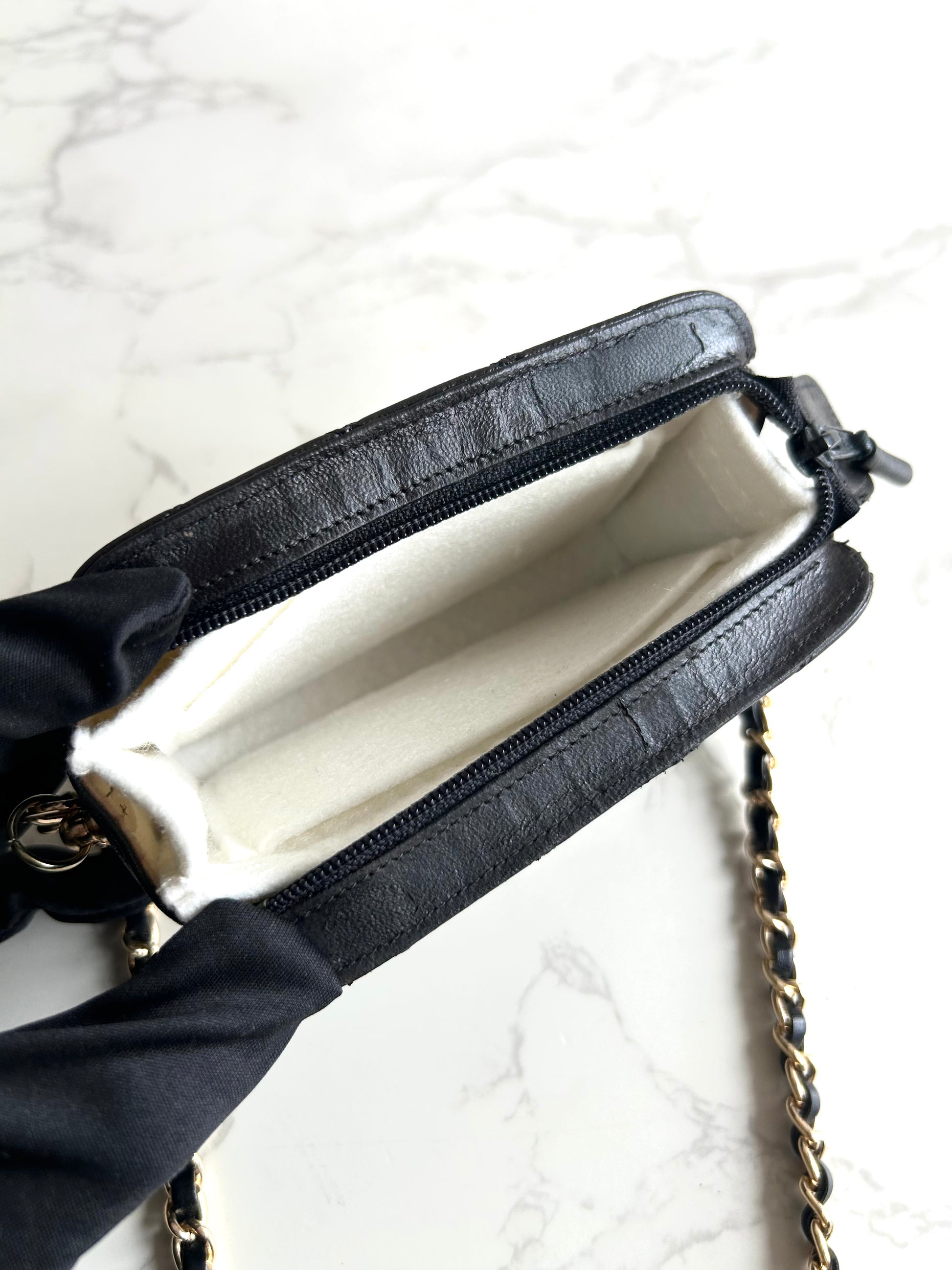 中古 Chanel黑金色小羊皮革斜背包  側背包