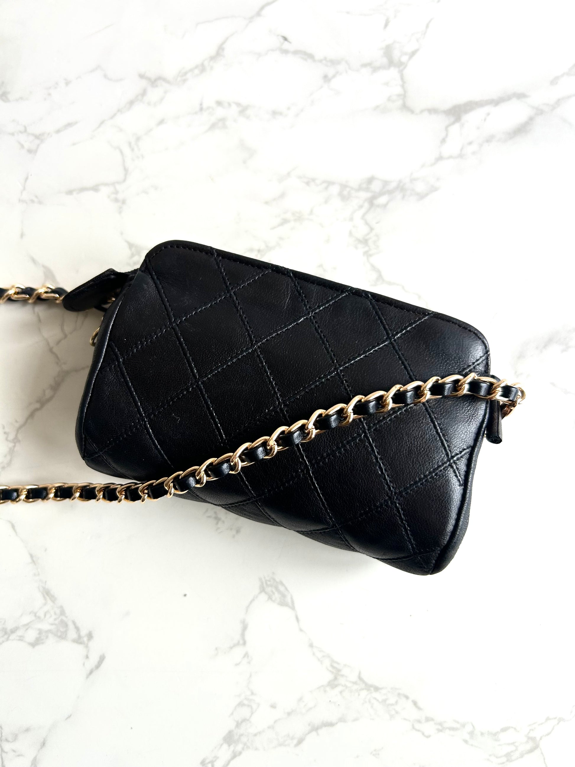 中古 Chanel黑金色小羊皮革斜背包  側背包