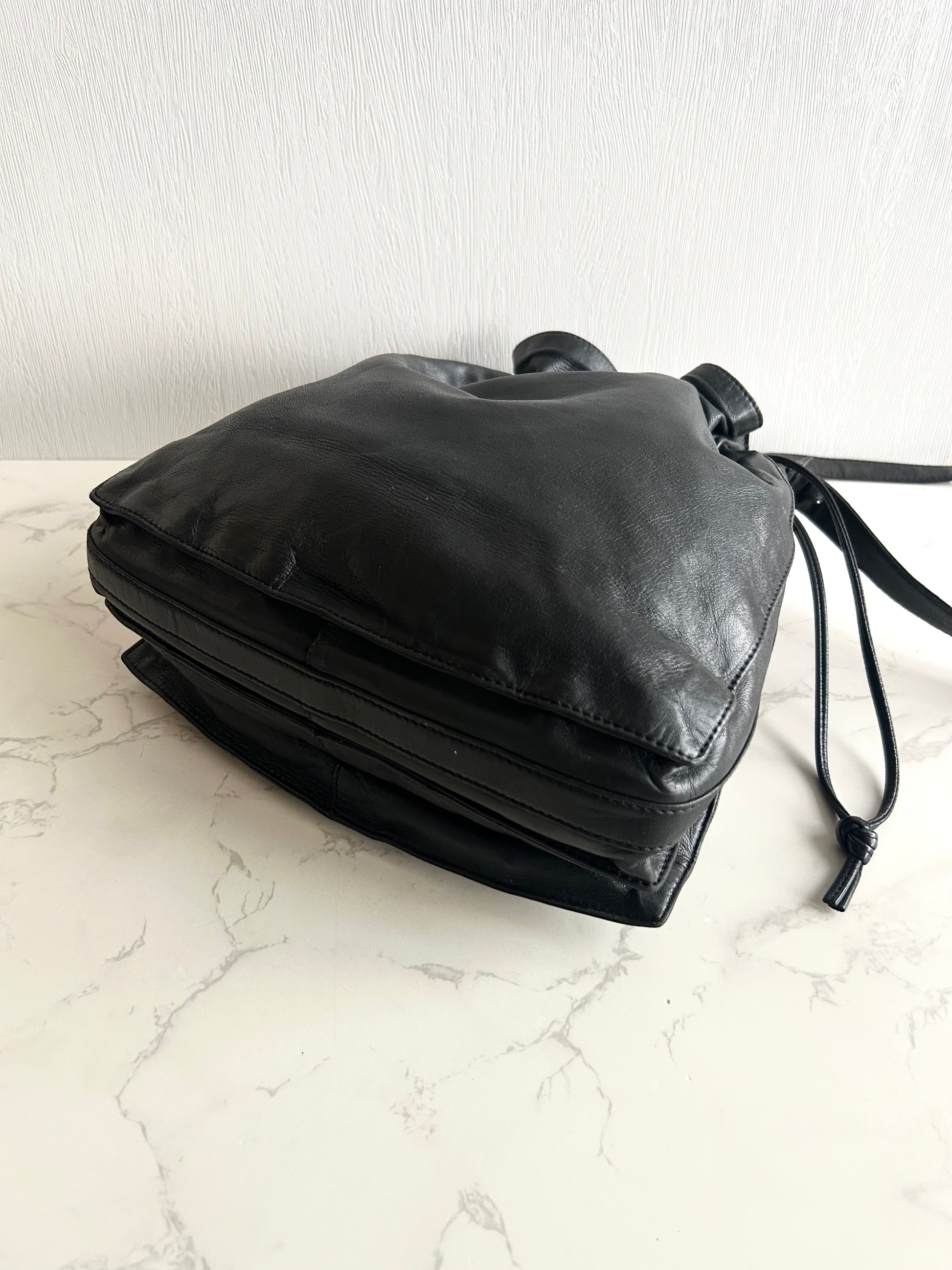 Loewe 黑色納帕皮革抽繩包 側背包 斜背包