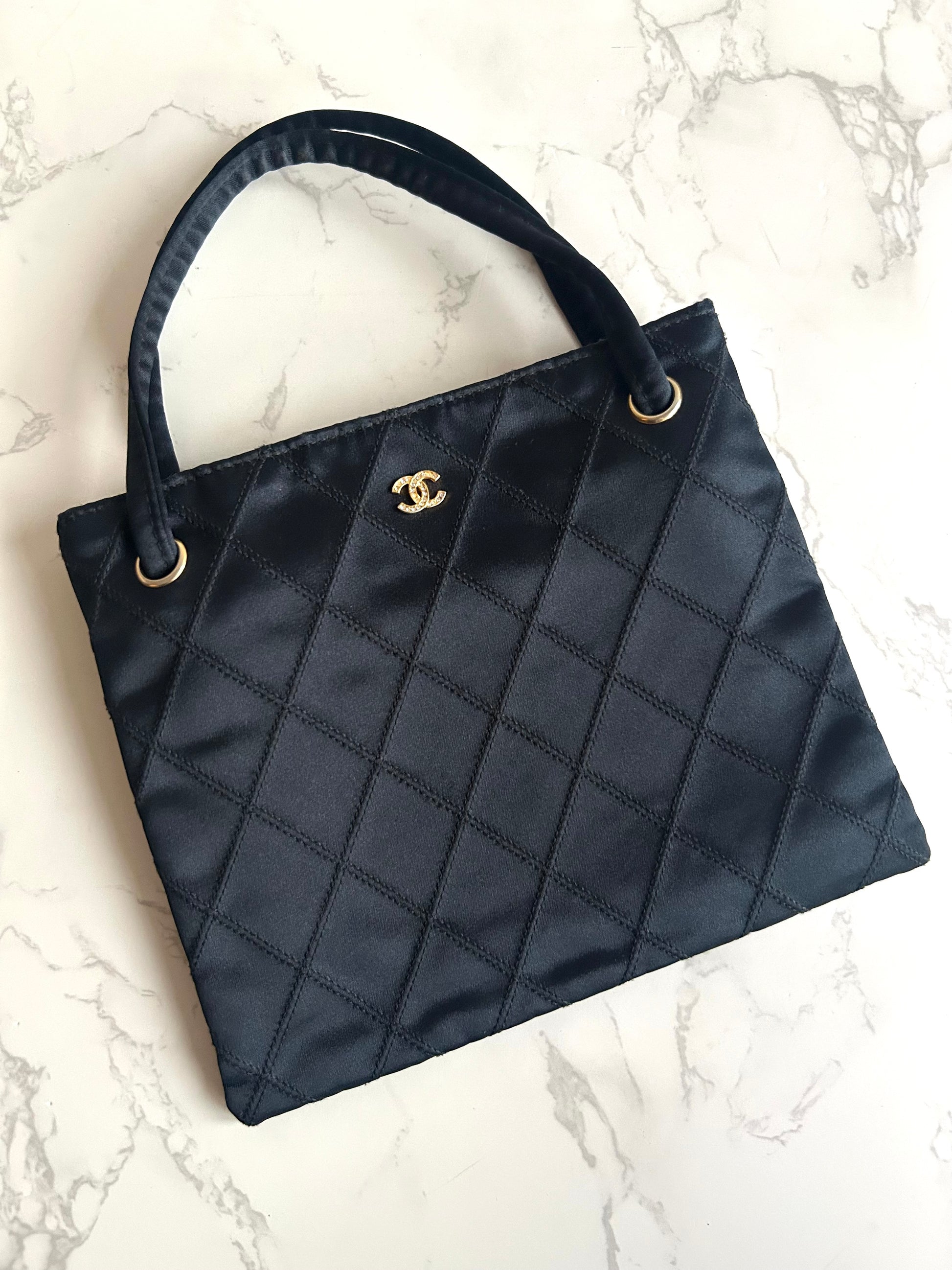 稀有Chanel中古絲絹黑色Matelassé水鑽托特包