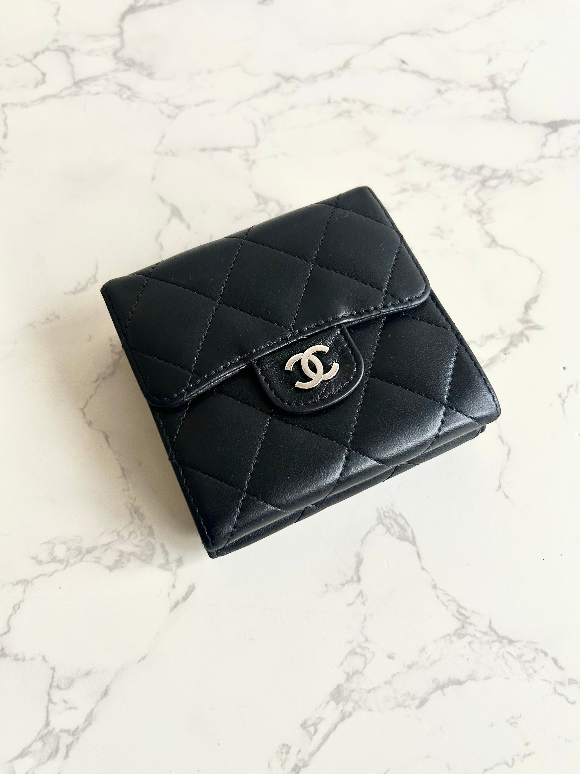 中古Chanel雙面黑銀色小羊皮革短夾 短錢包