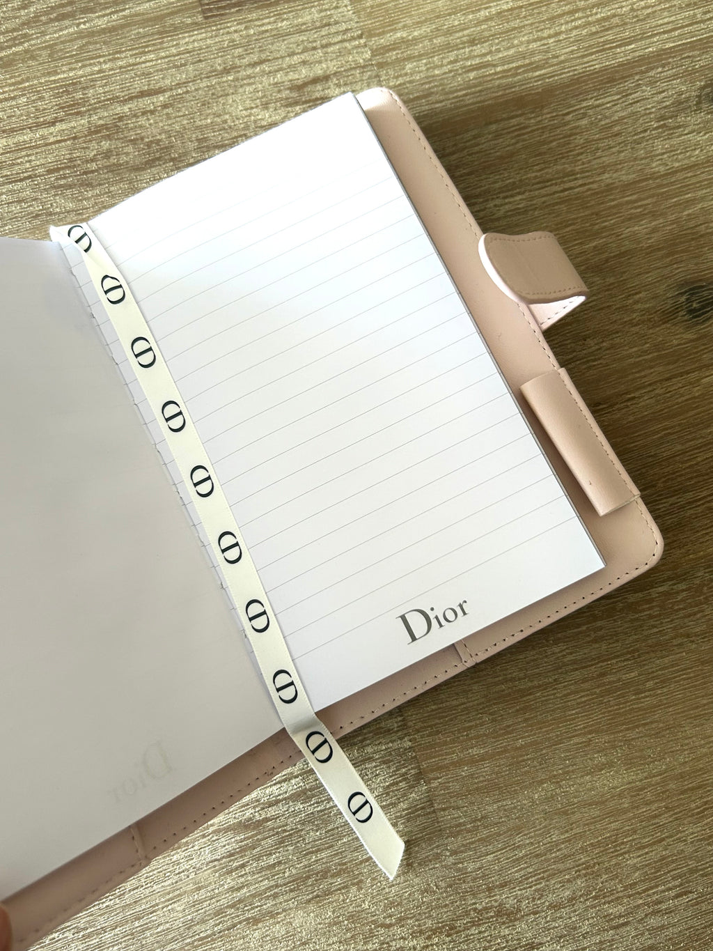 女神節滿額 HKD$3888贈品 - CHRISTIAN DIOR 粉紅便攜筆記簿