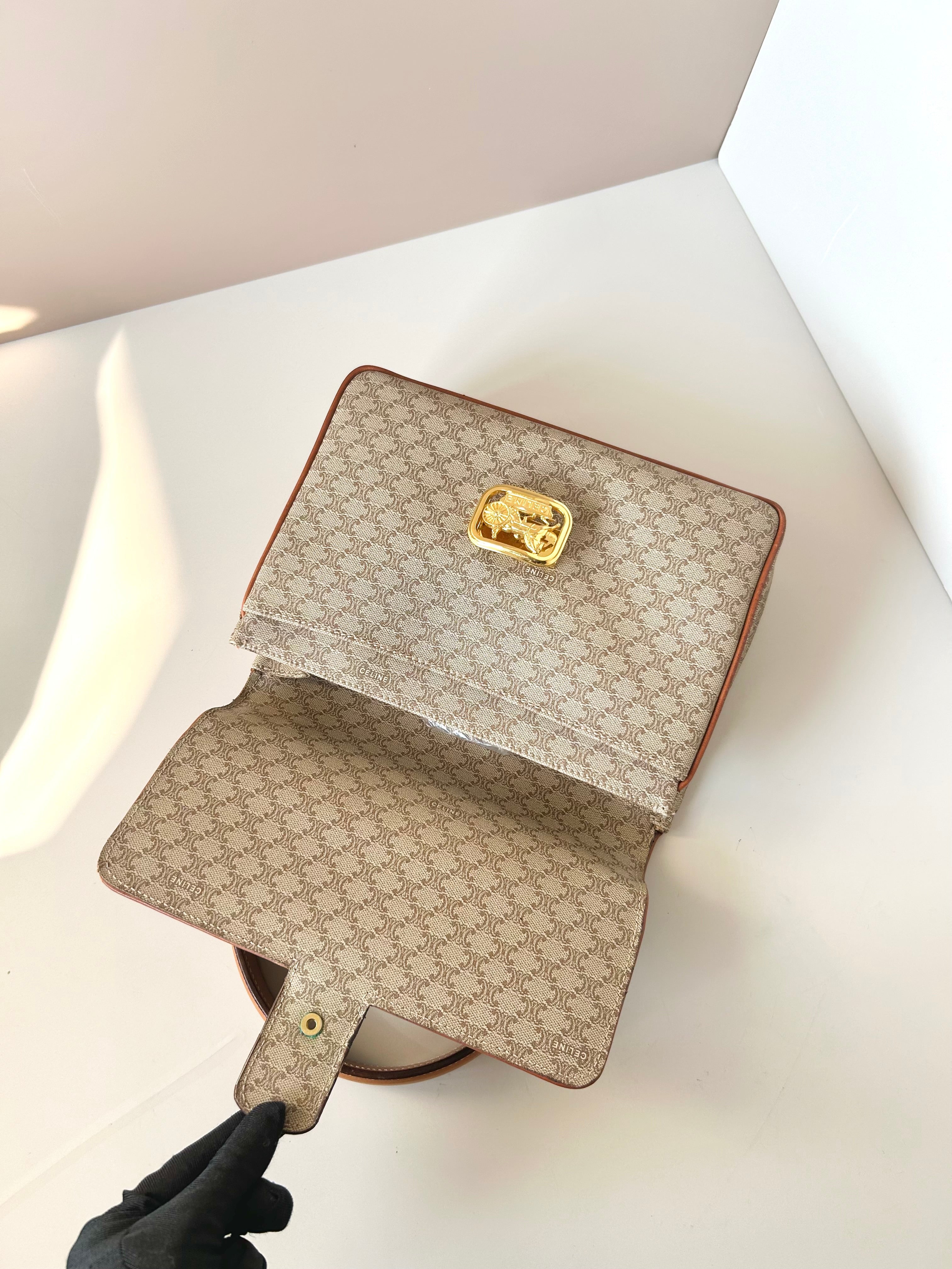 CELINE rare gold carriage old flower leather Kelly side bag / crossbody bag / handbag