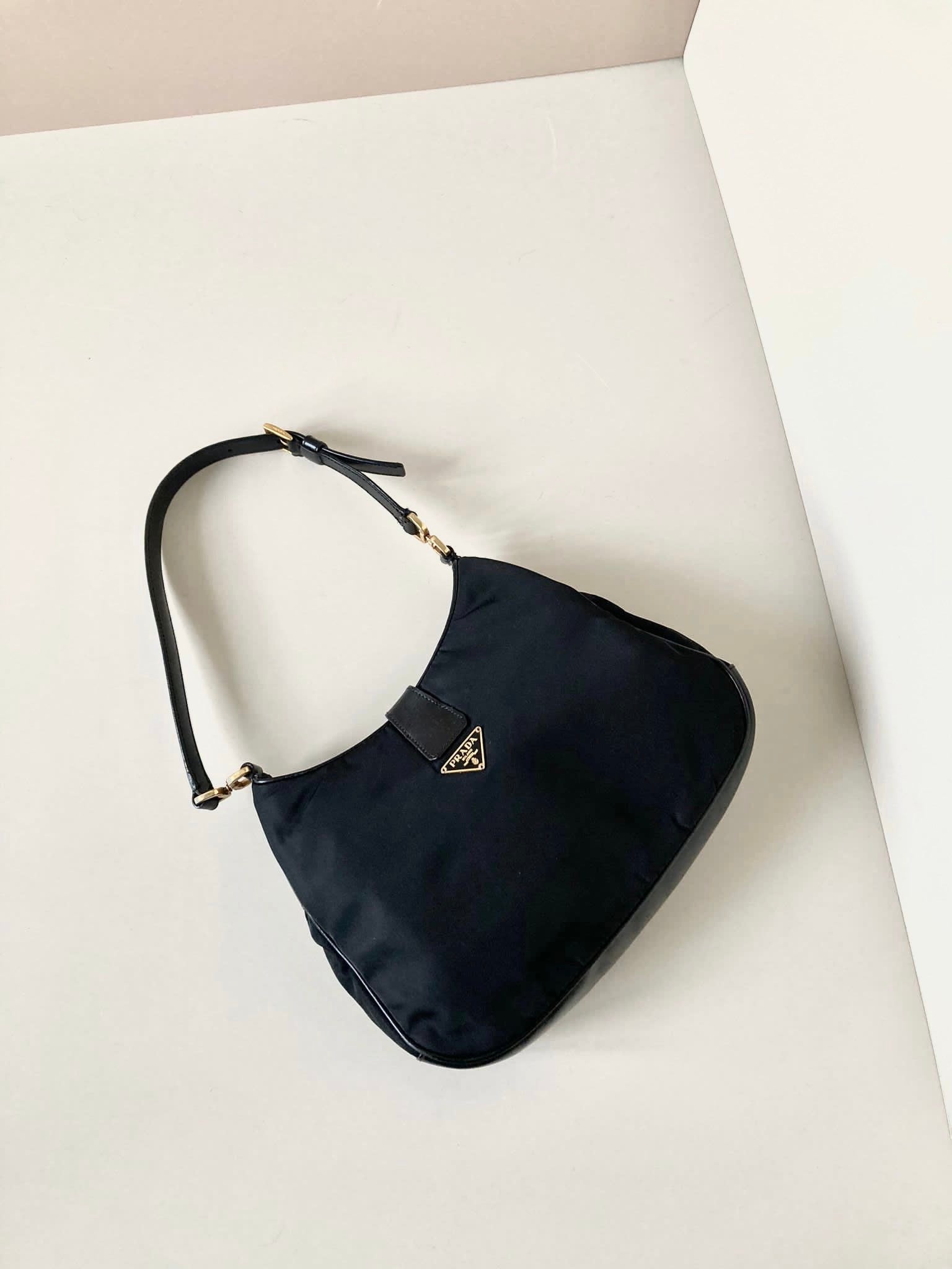 PRADA Black Gold Triangle Hobo Underarm Shoulder Bag/Underarm Bag/Side Bag