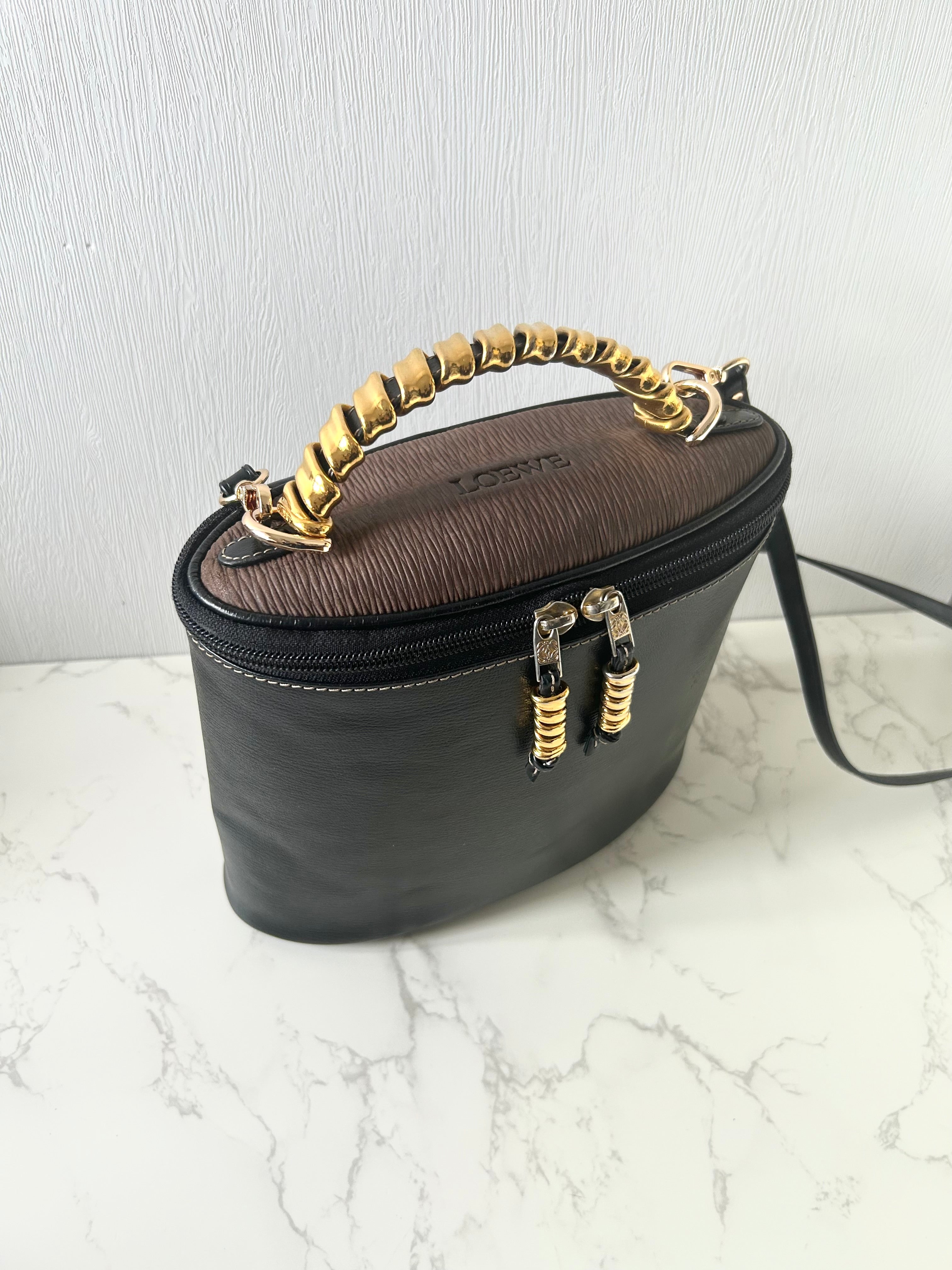 LOEWE gold snake bone black leather box dual-purpose side backpack/oblique backpack/handbag