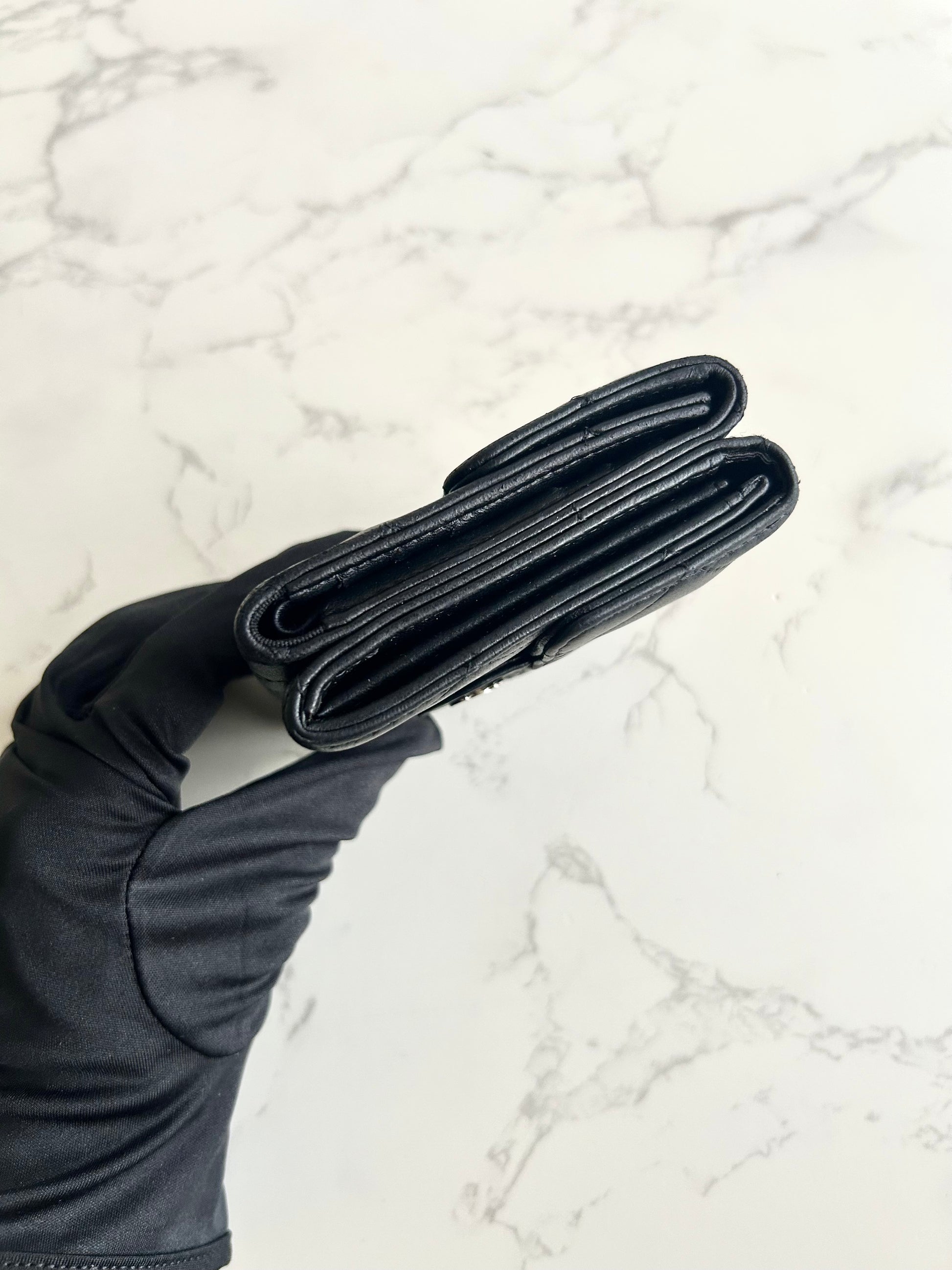 中古Chanel雙面黑銀色小羊皮革短夾 短錢包