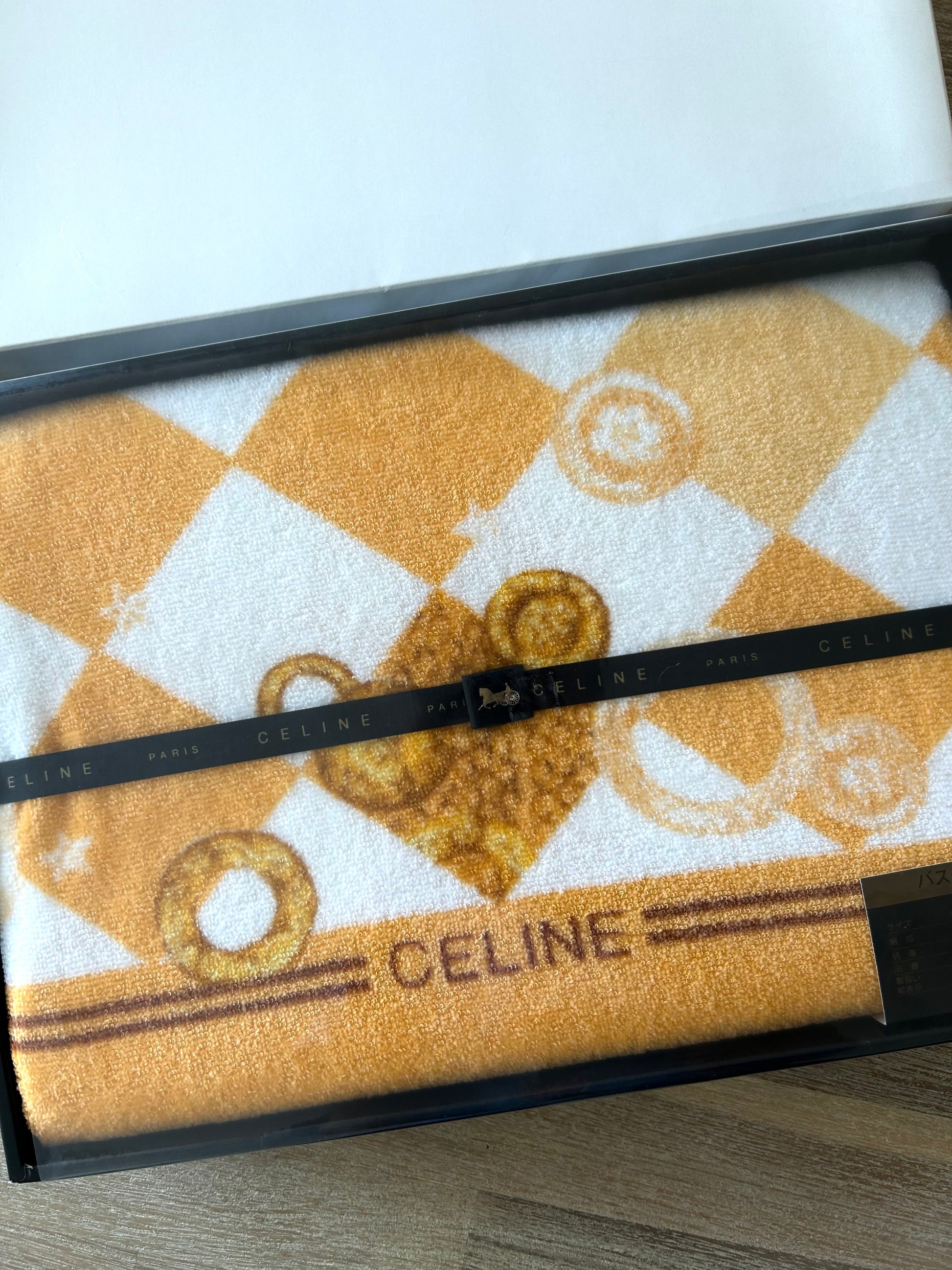 女神節滿額 HKD$3888贈品 - CELINE 橙白金環大毛巾連原裝盒 120x60cm
