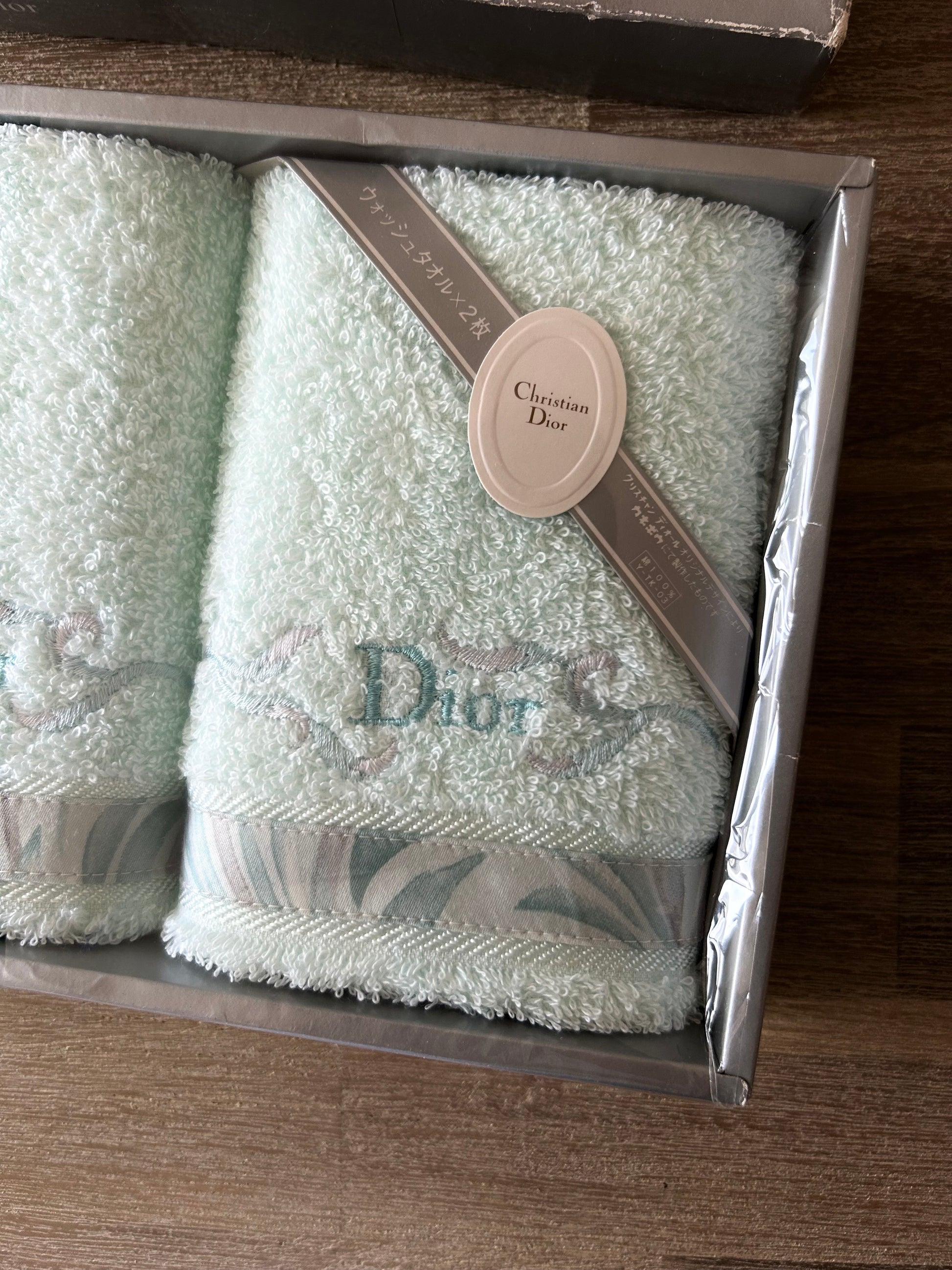 女神節滿額 HKD$3888贈品 - CHRISTIAN DIOR經典毛巾禮盒