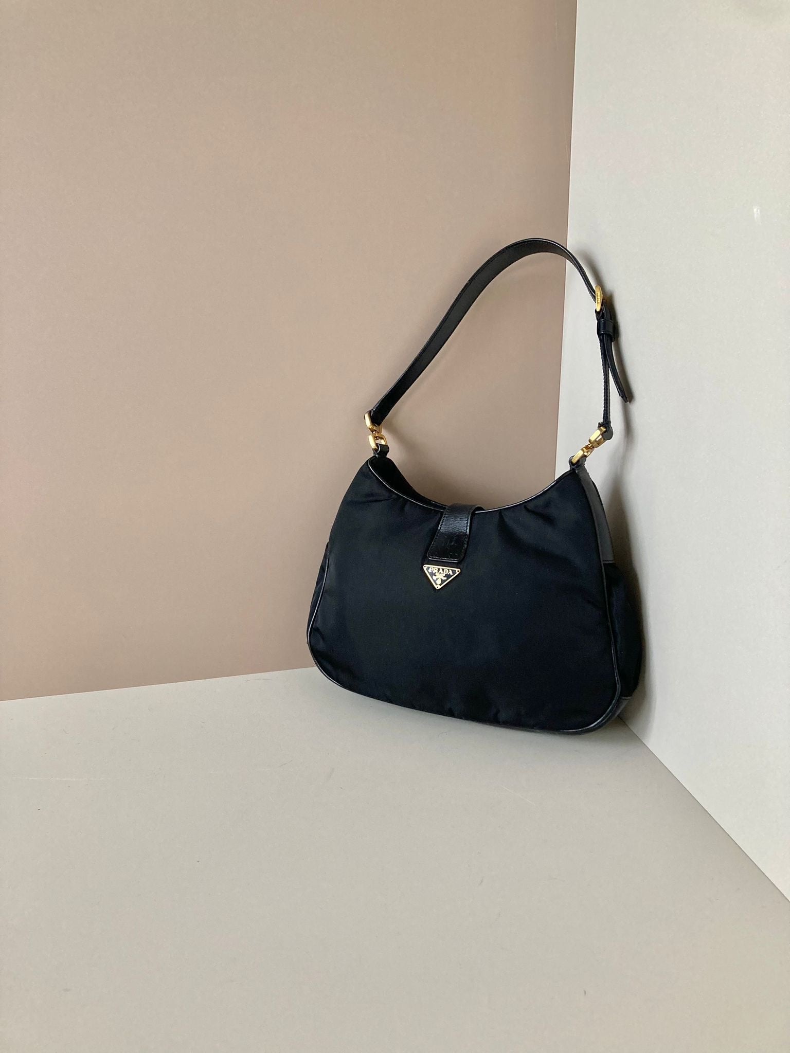 PRADA Black Gold Triangle Hobo Underarm Shoulder Bag/Underarm Bag/Side Bag