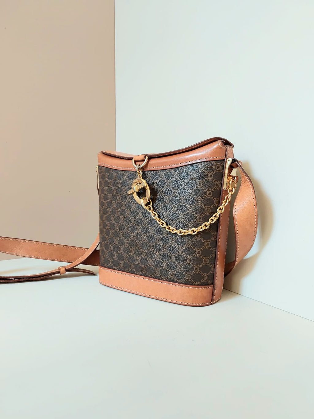 CELINE rare coffee color old flower chain French fry small bag / side bag / oblique bag