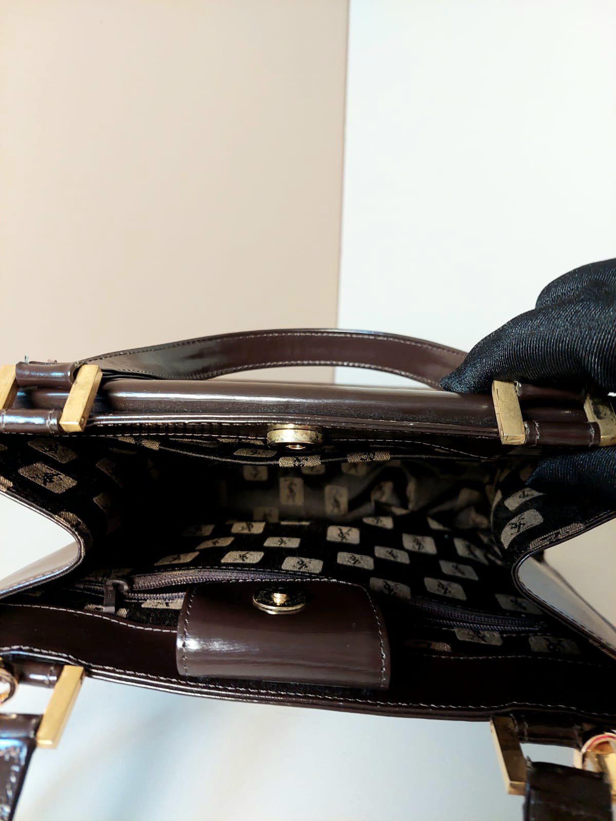 Yves Saint Laurent YSL 黑啡色皮革凱莉側背包/斜背包