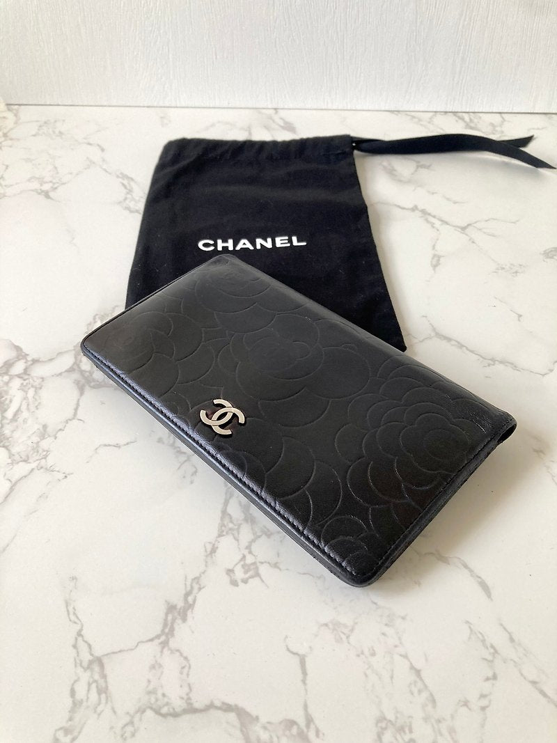CHANEL Black Camellia Silver Label Leather Long Wallet/Wallet