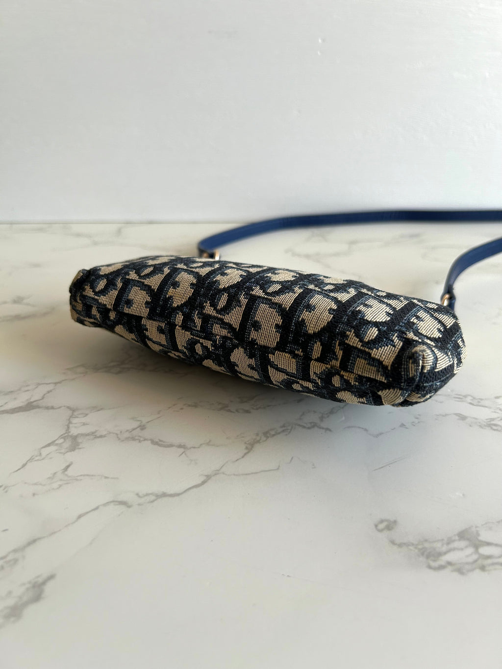 CHRISTIAN DIOR dark blue old flower mouth gold dumpling side bag / clutch bag / oblique bag
