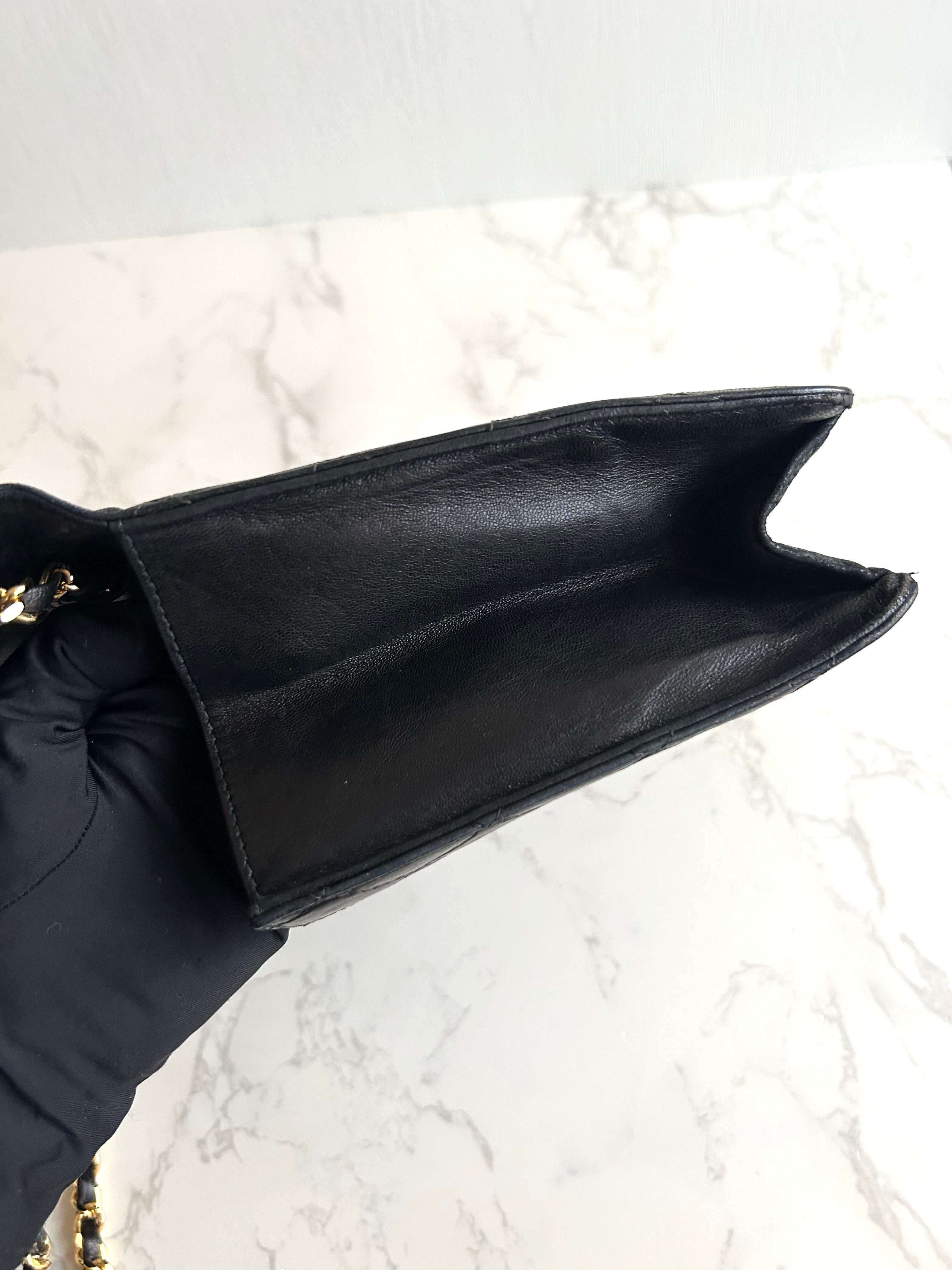 Chanel Black and Gold 22 Matelassé Flap Bag/Crossbody Bag/Shoulder Bag