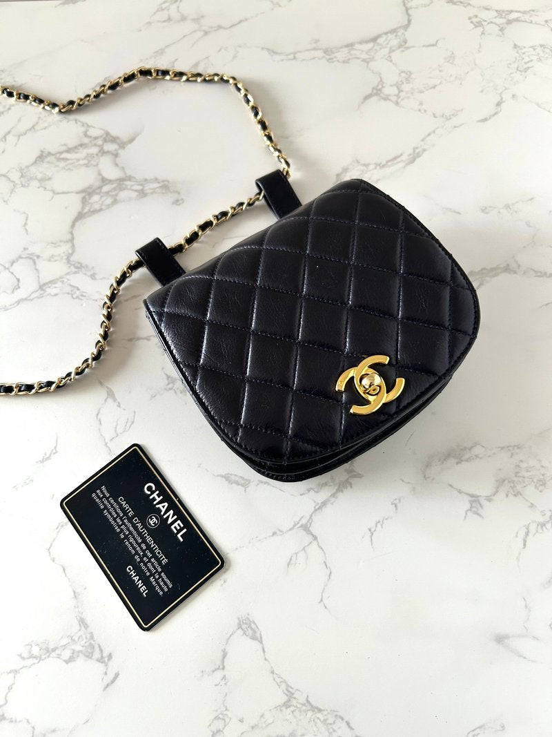 Rare second-hand Chanel black rotating gold buckle saddle shoulder bag/crossbody bag/side bag