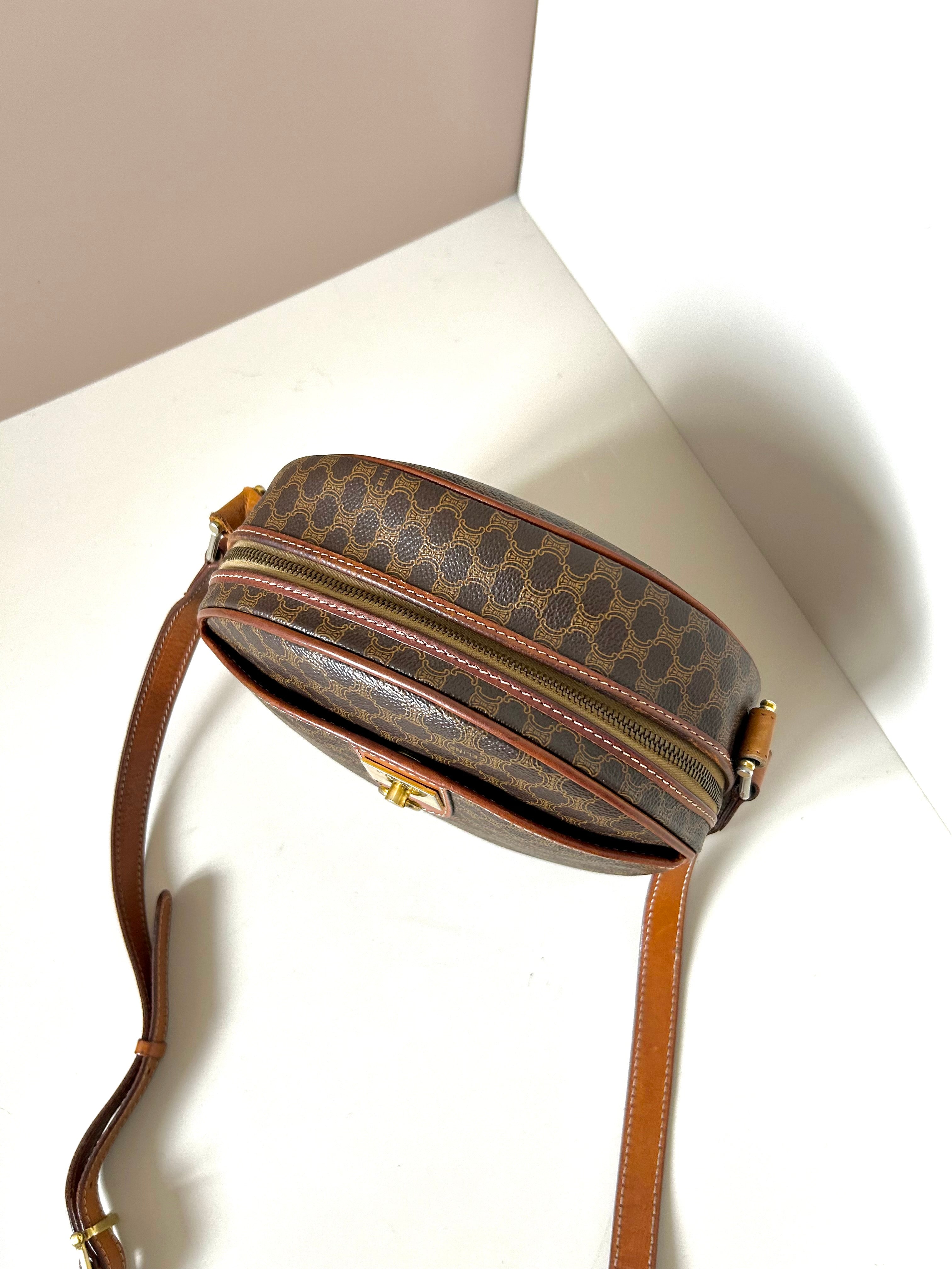 CELINE rare coffee-colored old flower small shell box bag/side backpack/oblique backpack
