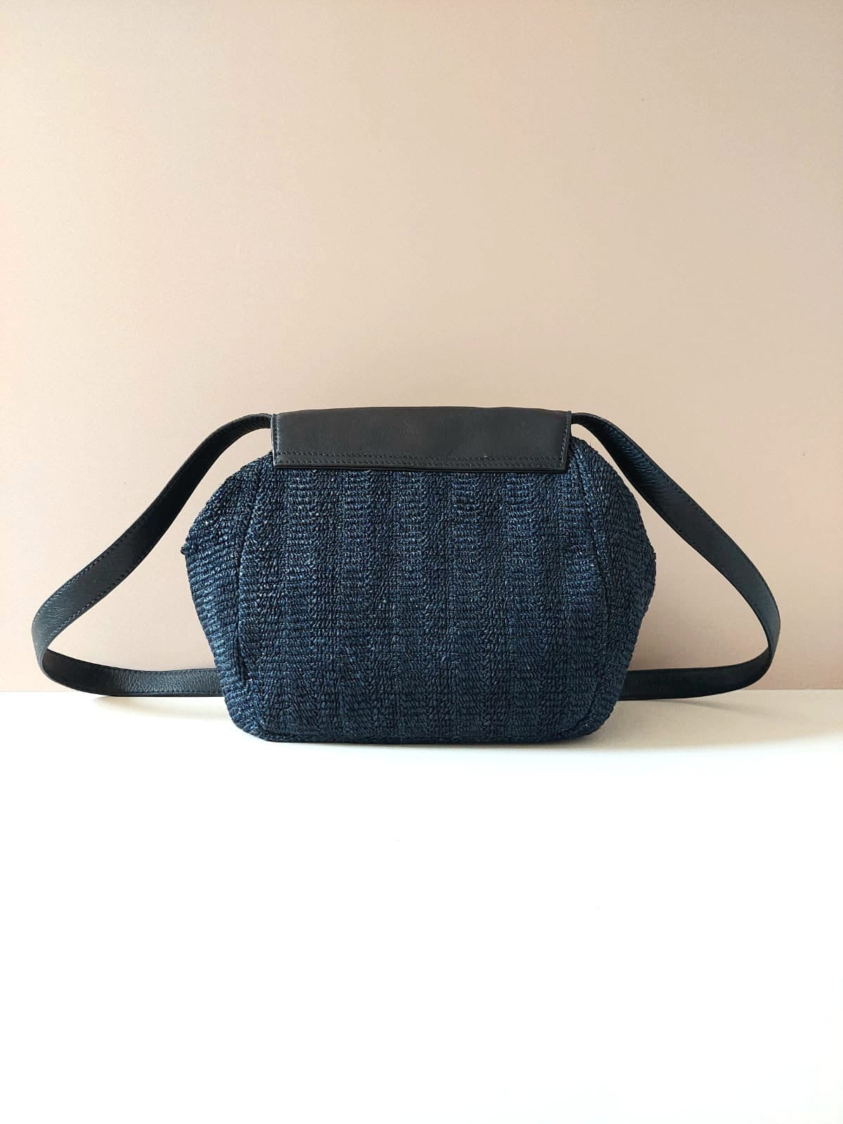 LOEWE 稀有藍黑拼色拉菲草元寶包/斜背包/側背包