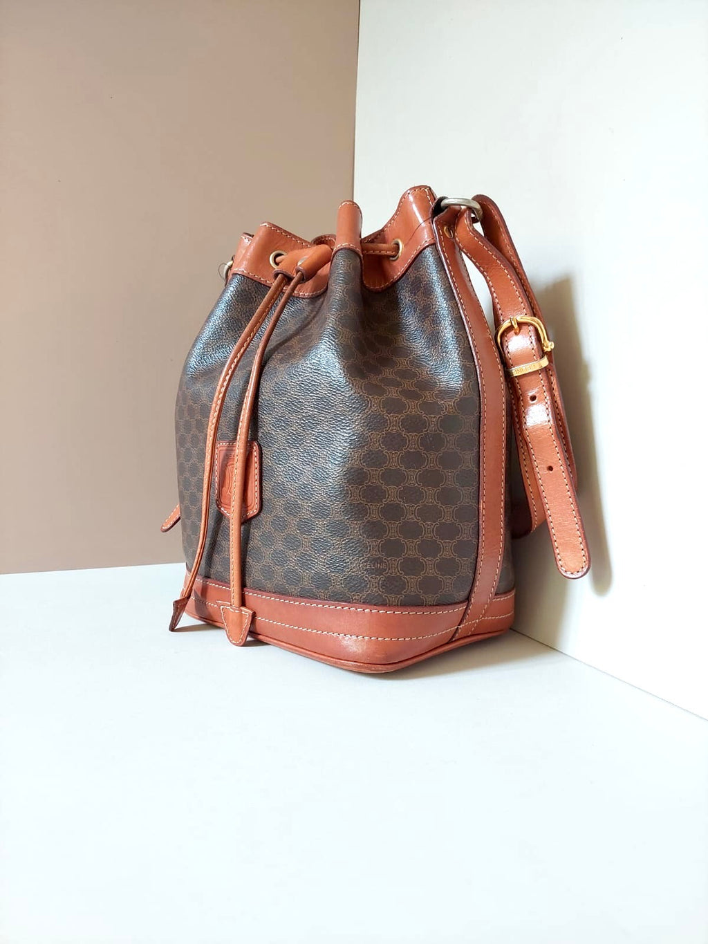 CELINE 咖啡色老花皮革單肩抽繩水桶小包/側背包 - 日本中古二手Vintage