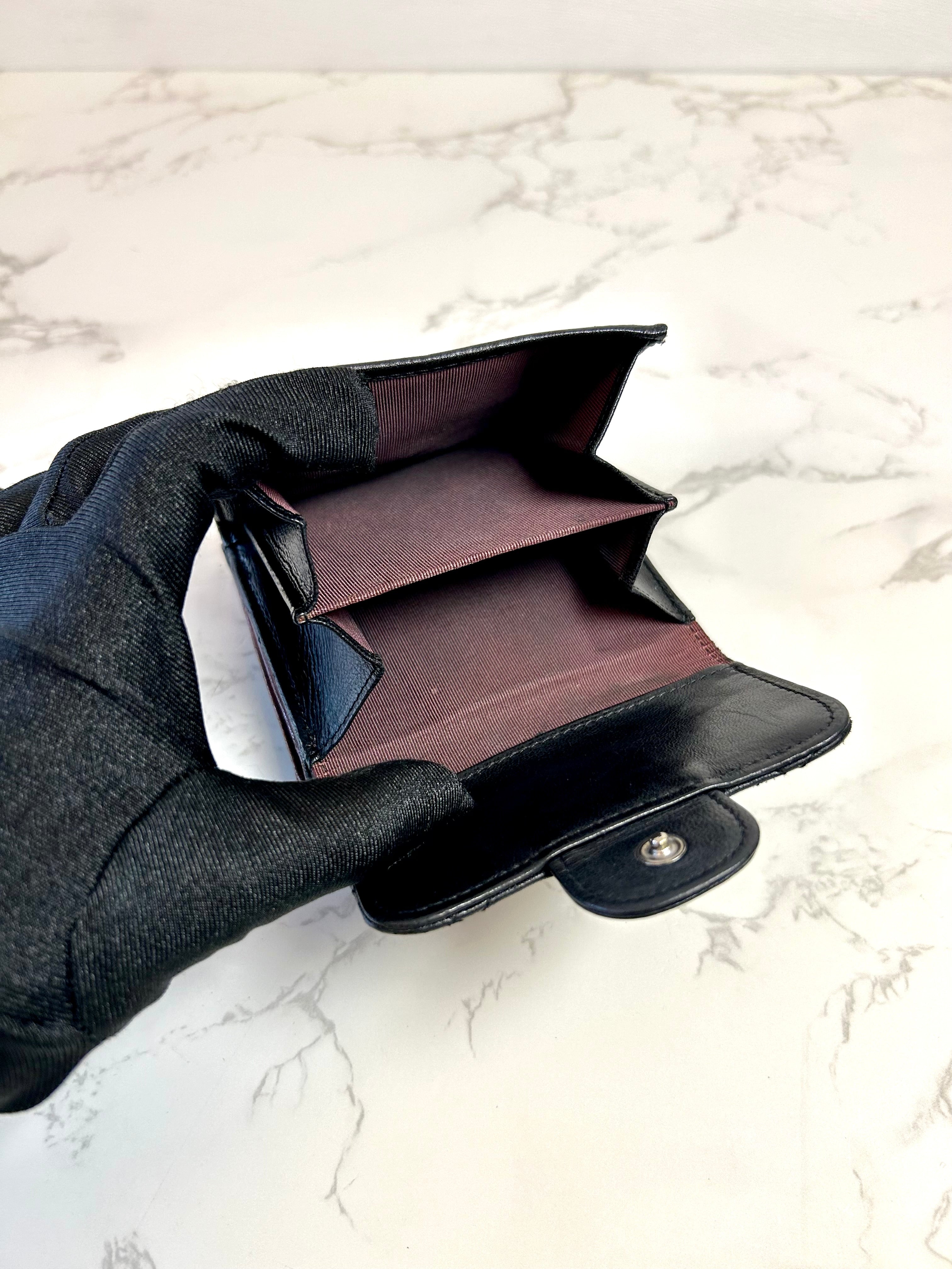CHANEL double-sided lambskin black silver buckle short wallet / wallet