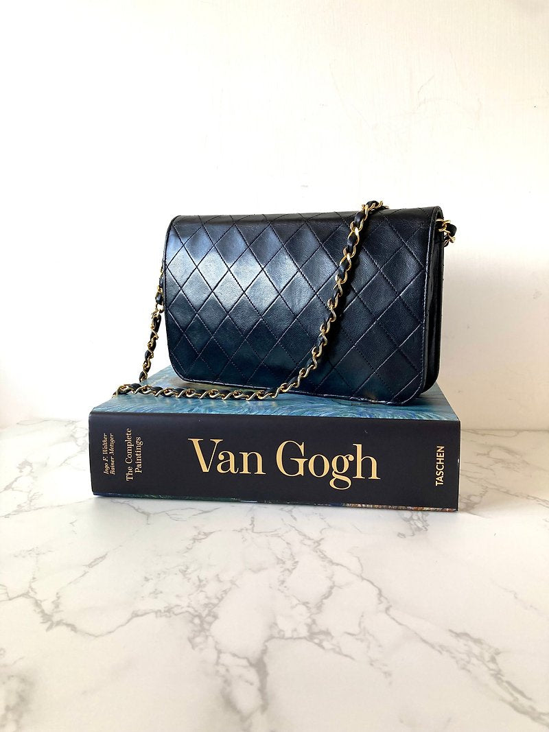 CHANEL classic black gold buckle 24cm Full Flap chain small bag/side backpack/shoulder bag
