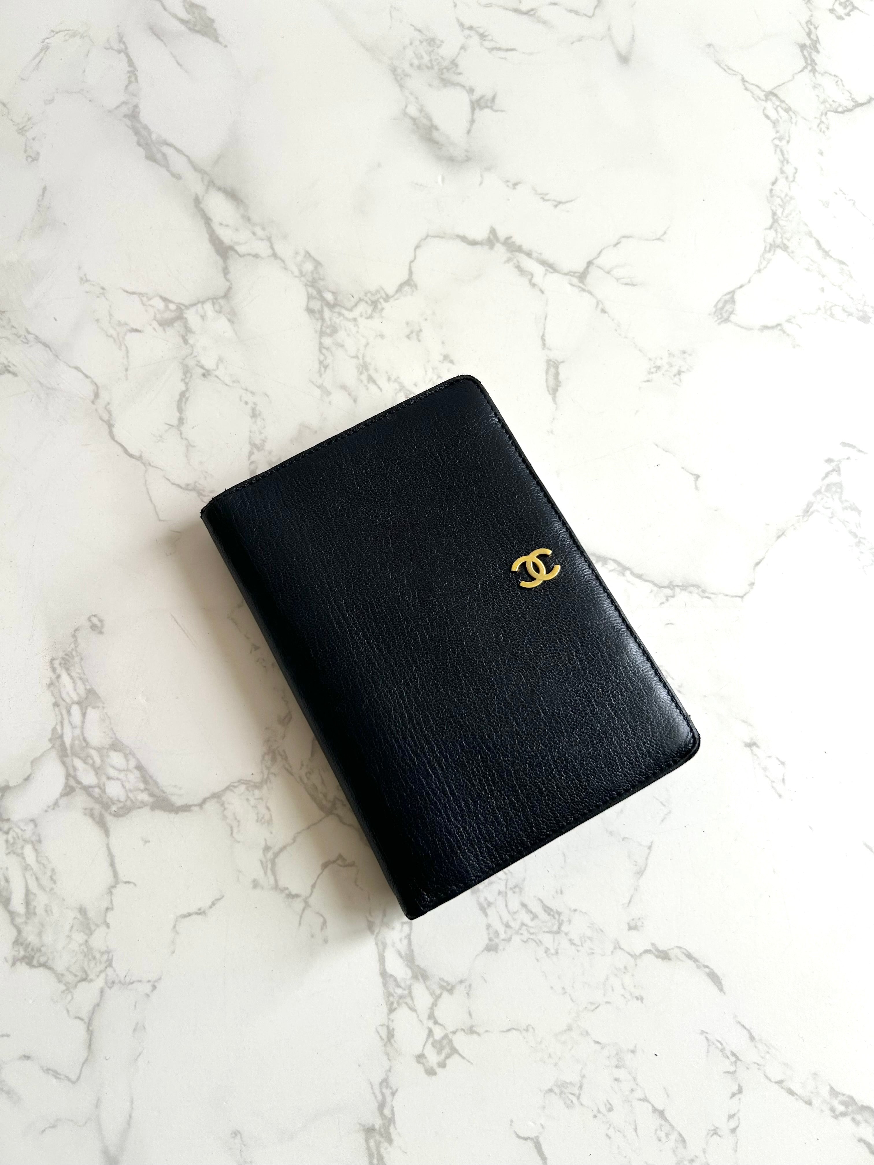 CHANEL rare black gold label short and medium wallet/wallet/passport holder