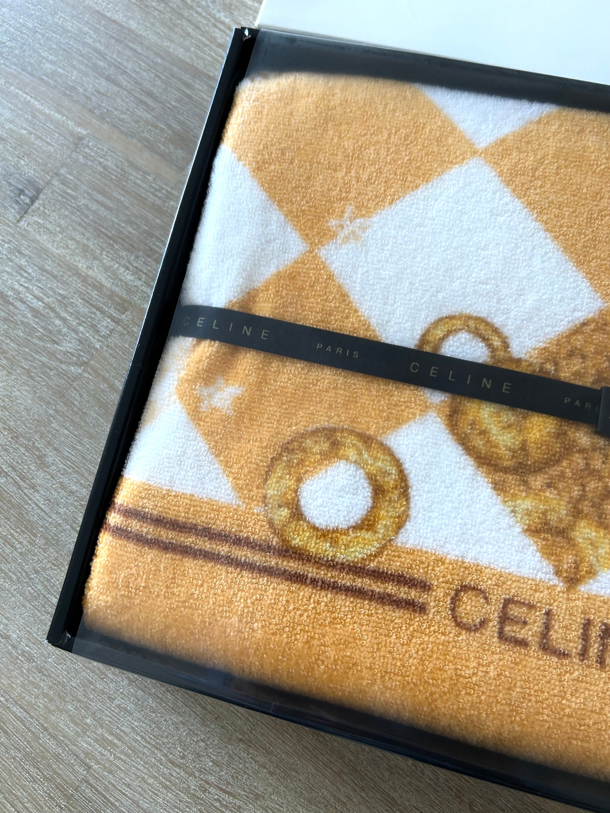 女神節滿額 HKD$3888贈品 - CELINE 橙白金環大毛巾連原裝盒 120x60cm