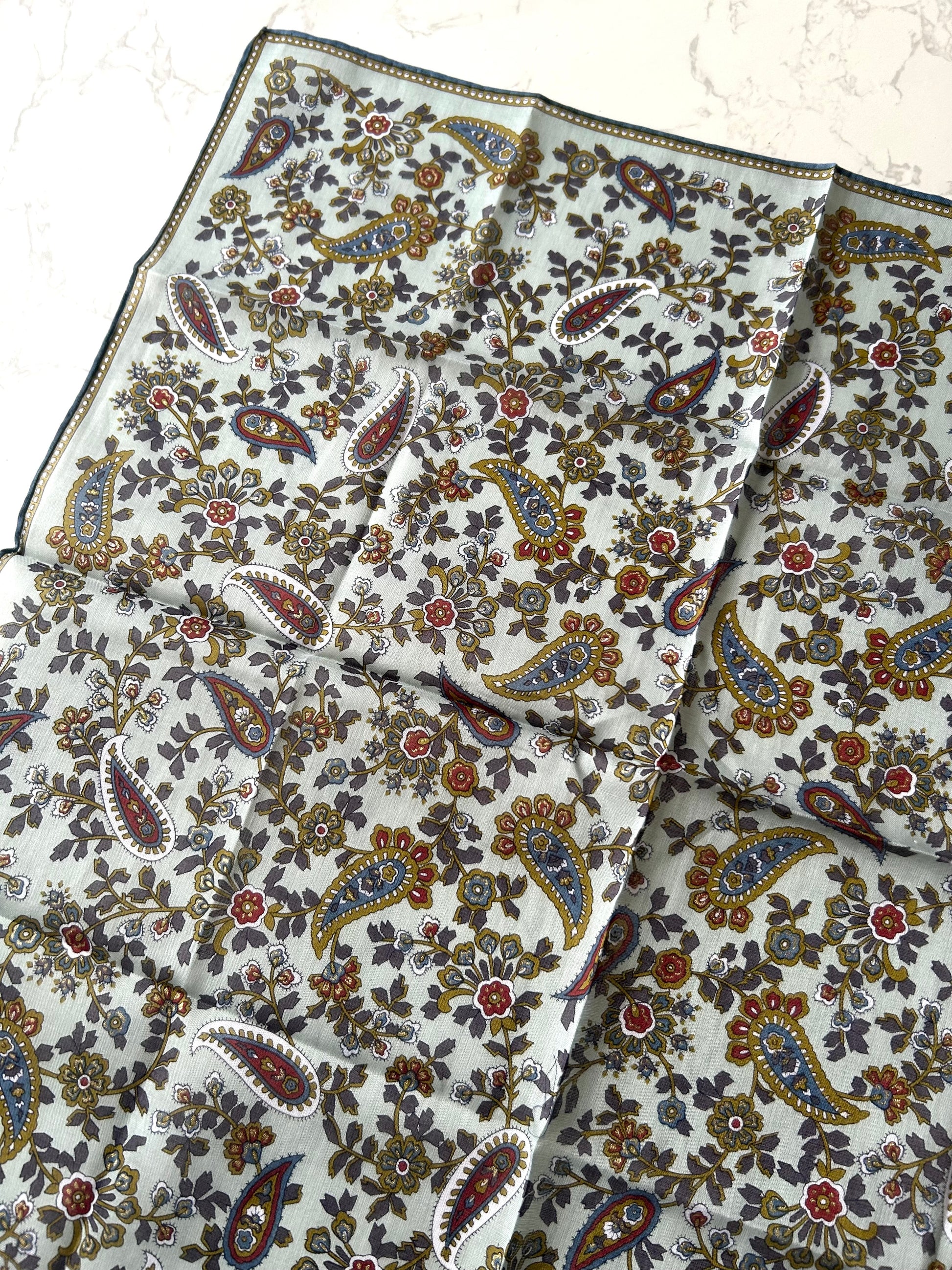 DIOR / FENDI中古方型絲巾（約46x46cm)或配件（隨機款式）· 新春禮品