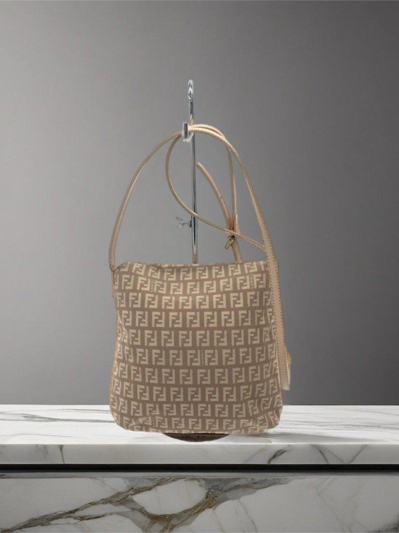 FENDI Zucchino white with pink old flower silver buckle side bag / oblique bag
