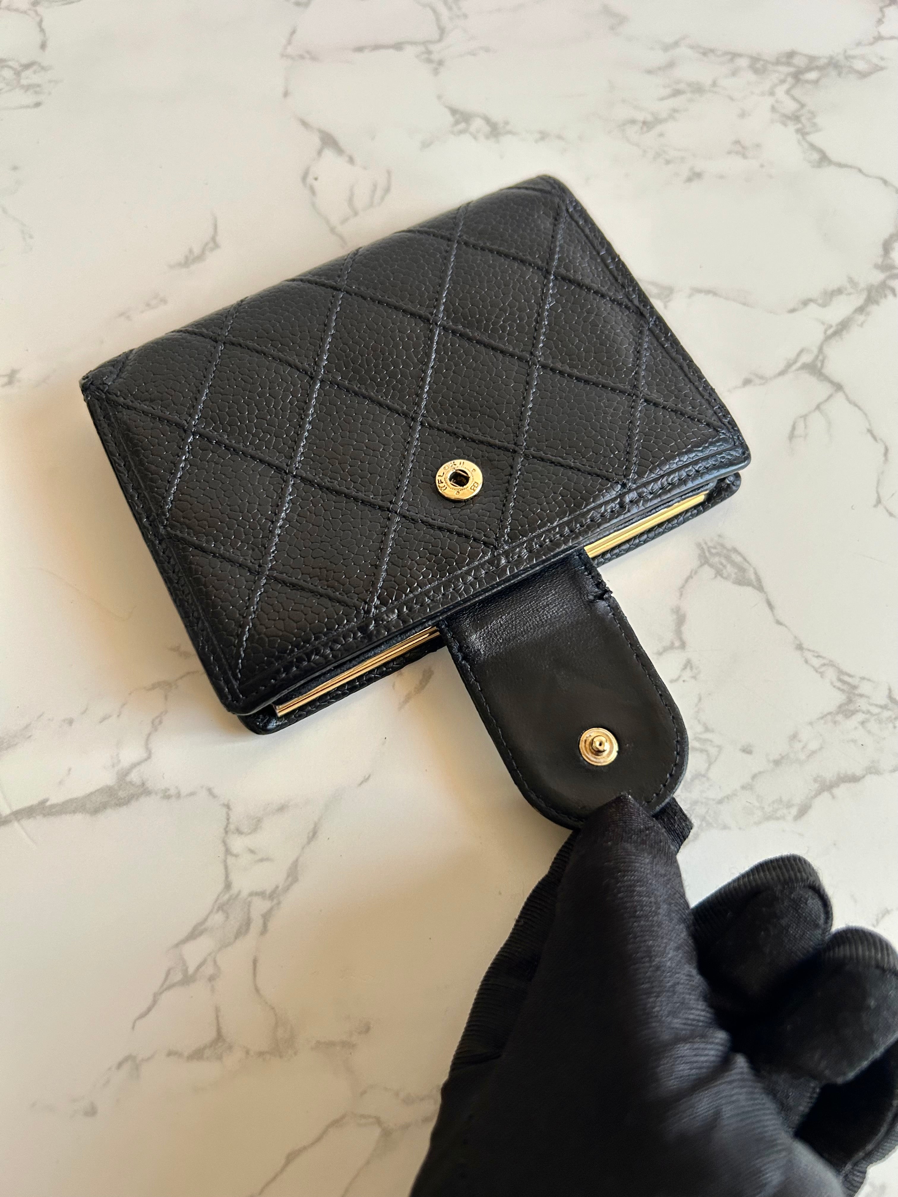CHANEL rare gold buckle black caviar cowhide leather short wallet / wallet / purse
