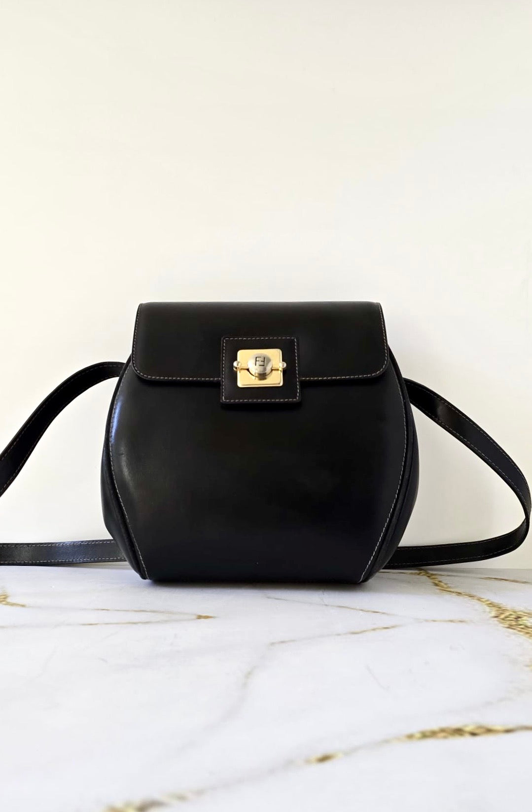 Fendi 中古黑金色旋轉扣元寶包 側背包 斜背包