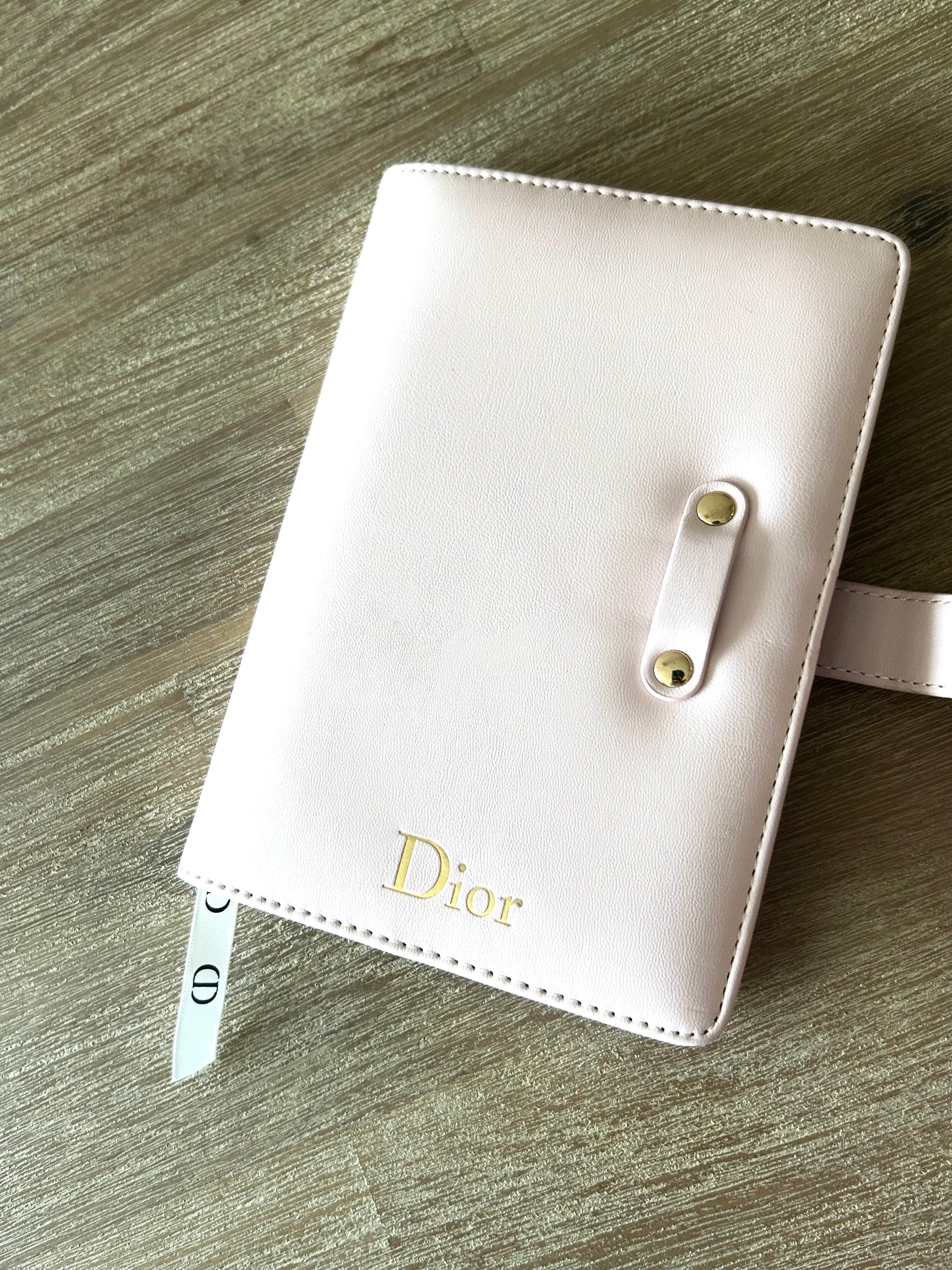 女神節滿額 HKD$3888贈品 - CHRISTIAN DIOR 粉紅便攜筆記簿