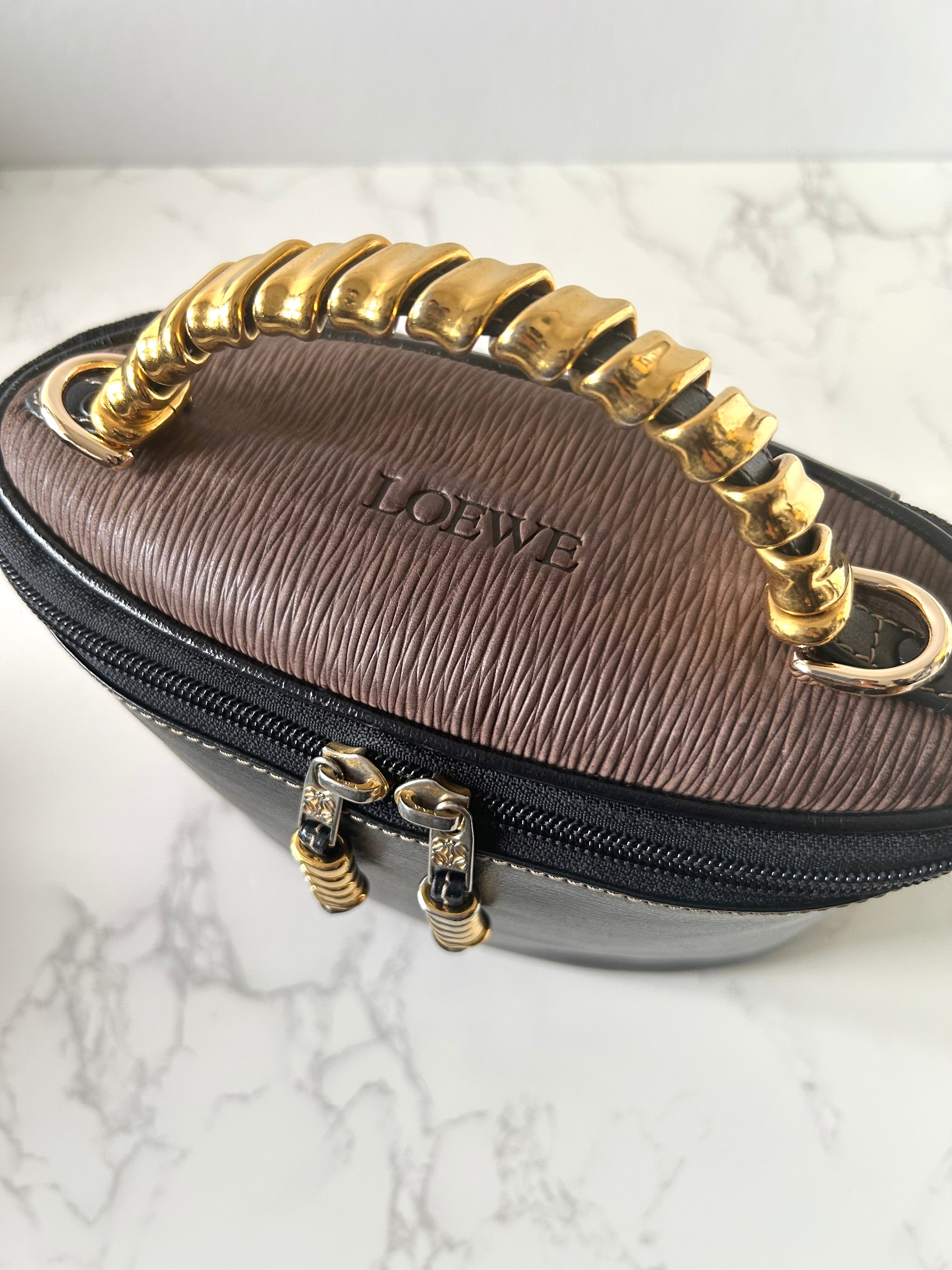 LOEWE gold snake bone black leather box dual-purpose side backpack/oblique backpack/handbag