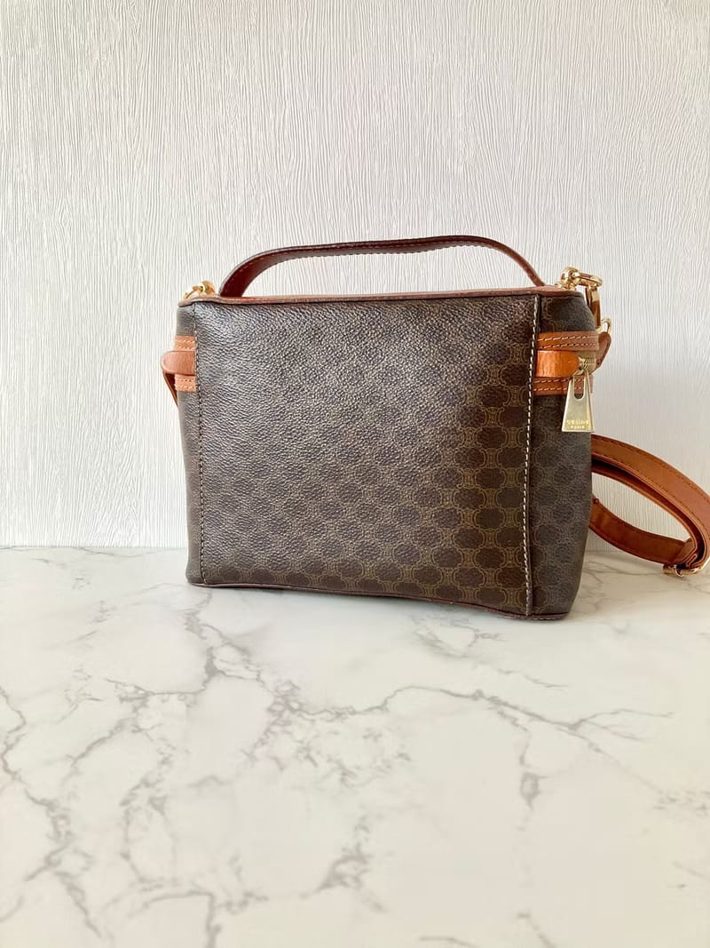 Celine coffee-colored old flower leather makeup chain shoulder bag / oblique bag