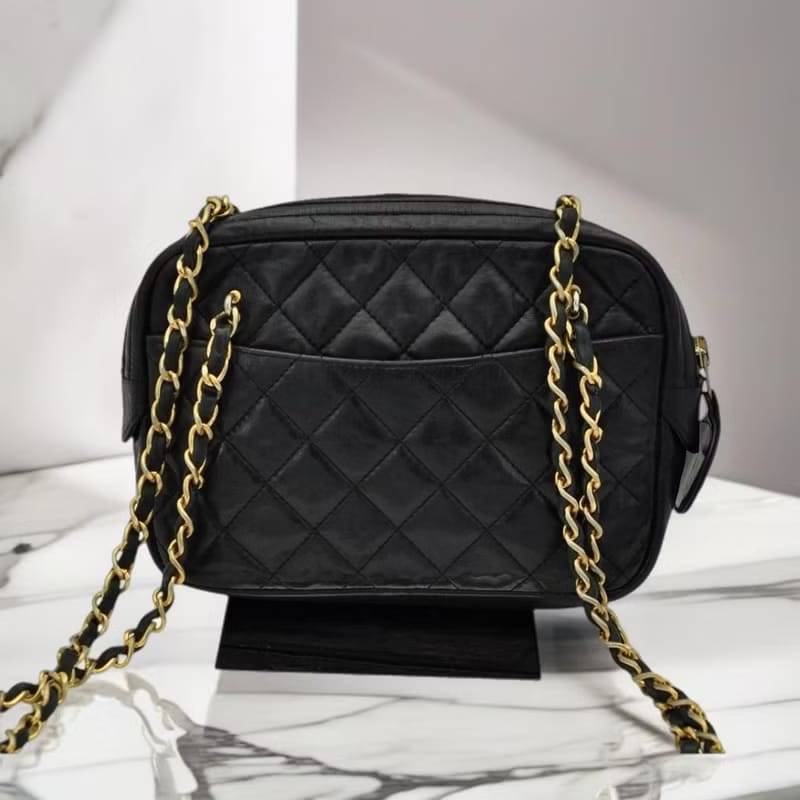 Rare second-hand Chanel black lambskin leather gold chain camera bag/side bag/crossbody bag