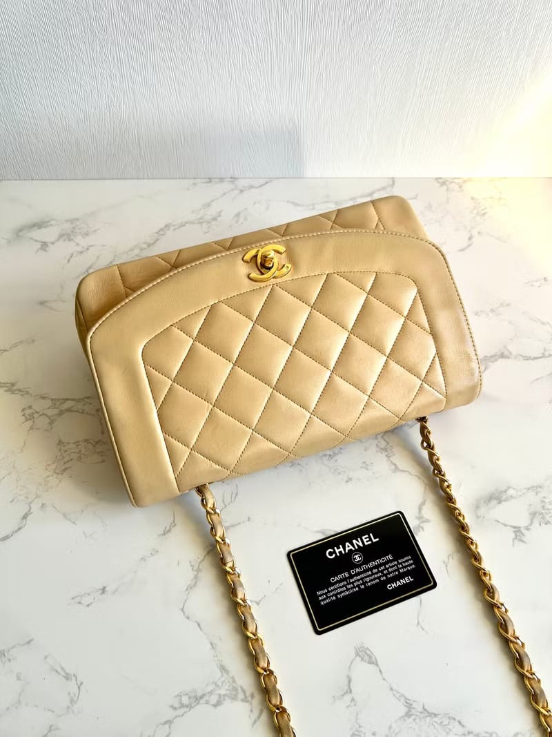 Pre-owned Chanel Beige Diana 25 Bag / Crossbody Bag / Shoulder Bag