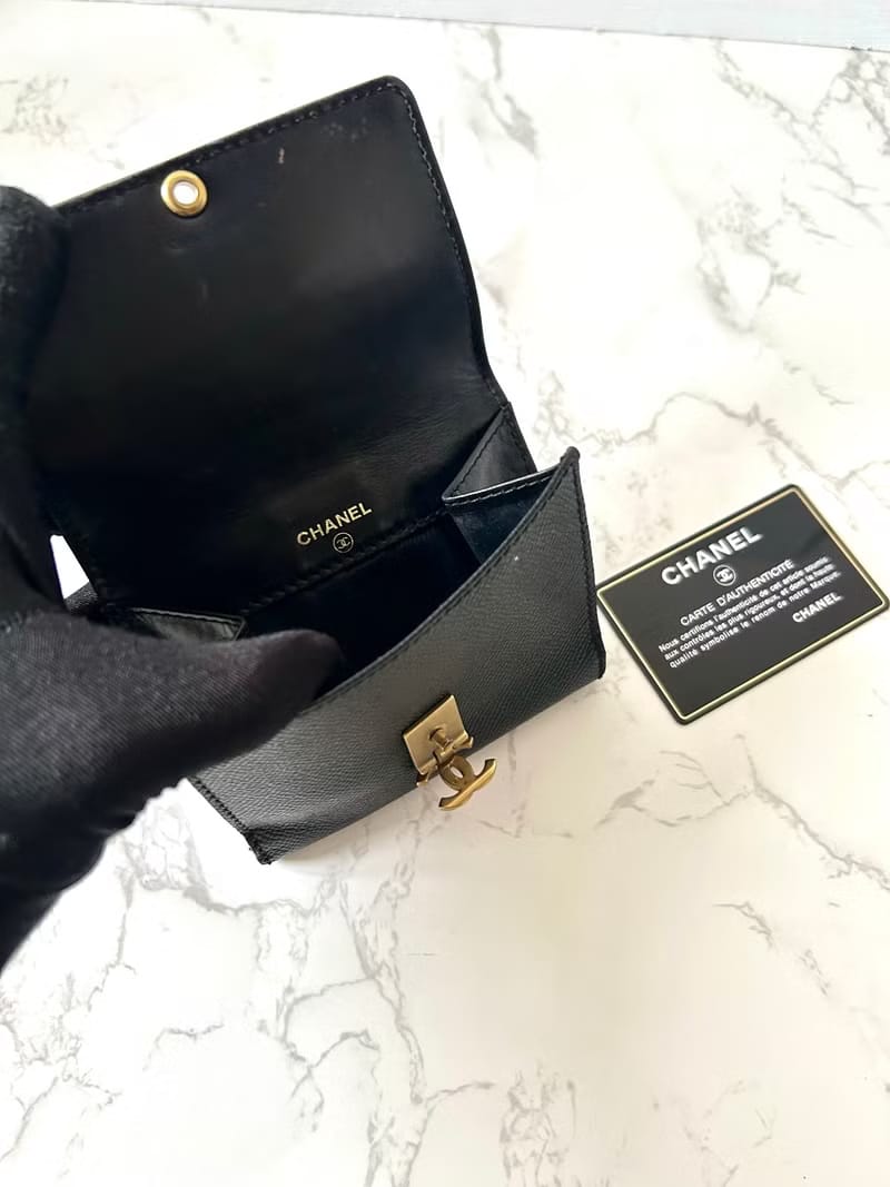 Rare second-hand Chanel black leather gold buckle short wallet/wallet/small purse/clutch