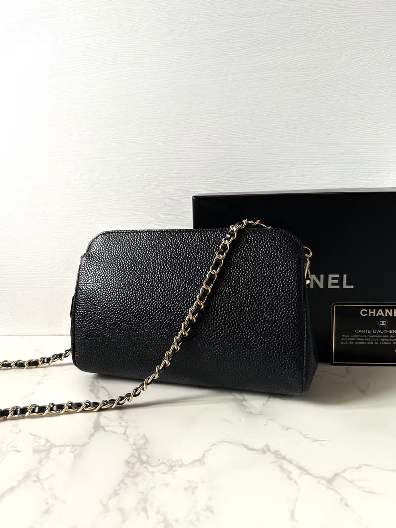 Chanel黑色魚子醬皮革側背包/斜背包
