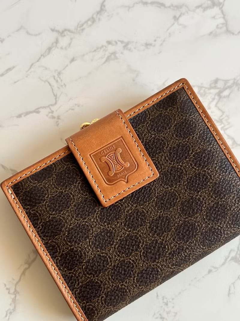 Second-hand Celine coffee-colored old flower leather clasp gold short wallet card holder