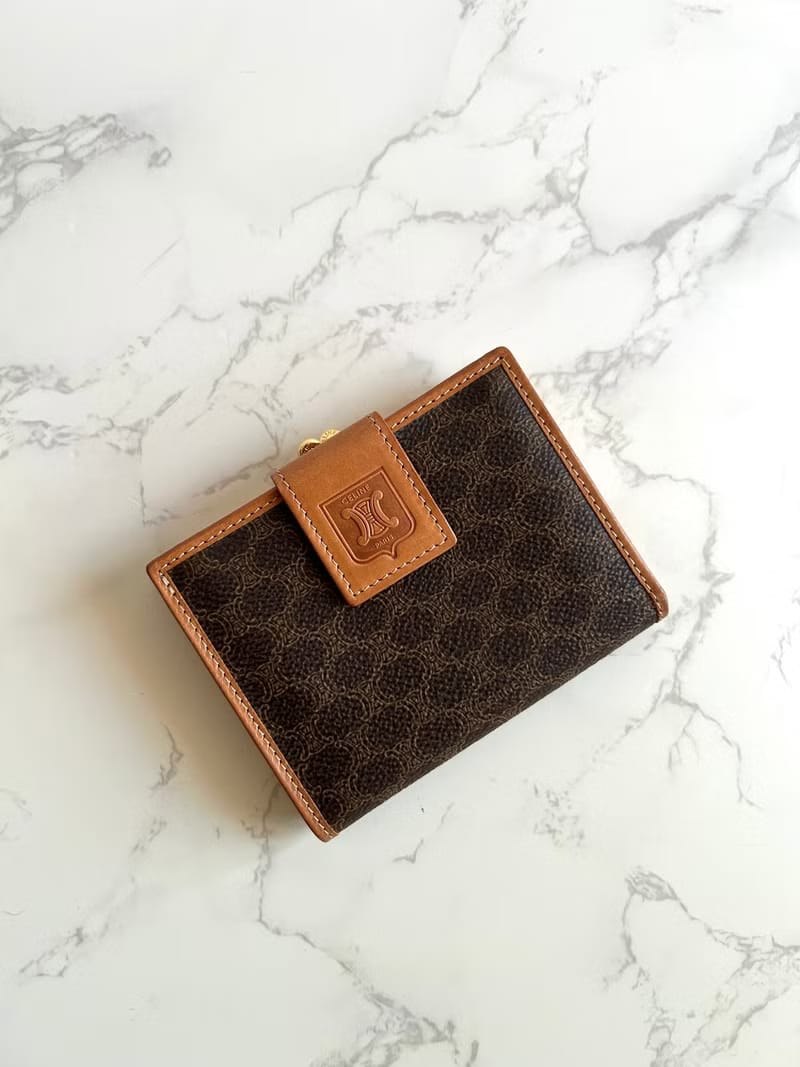 Second-hand Celine coffee-colored old flower leather clasp gold short wallet card holder