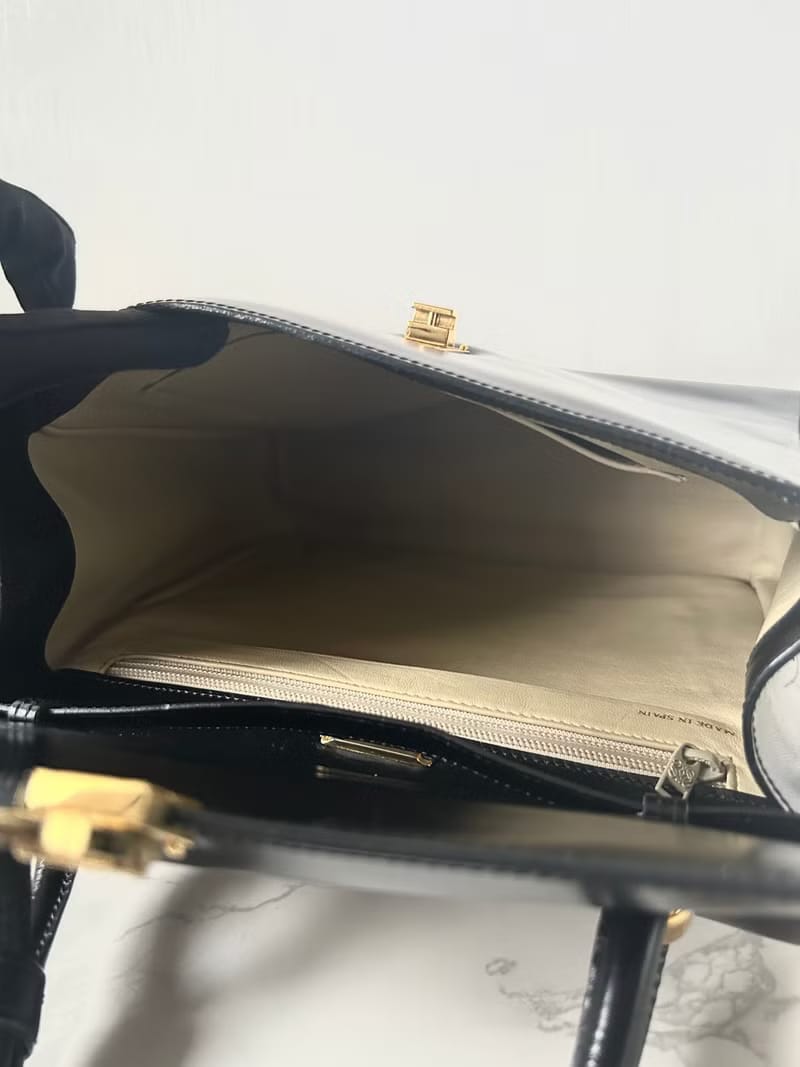 Rare second-hand Loewe black gold buckle Kelly shoulder bag/crossbody bag/shoulder bag