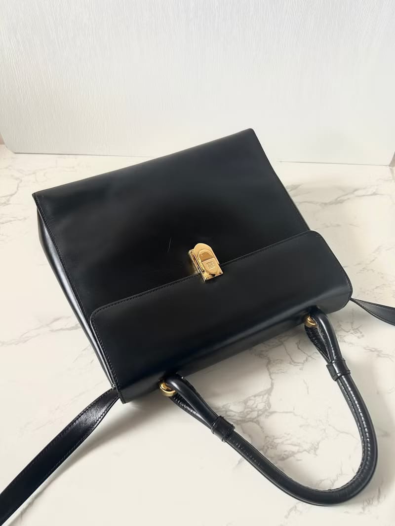 Rare second-hand Loewe black gold buckle Kelly shoulder bag/crossbody bag/shoulder bag