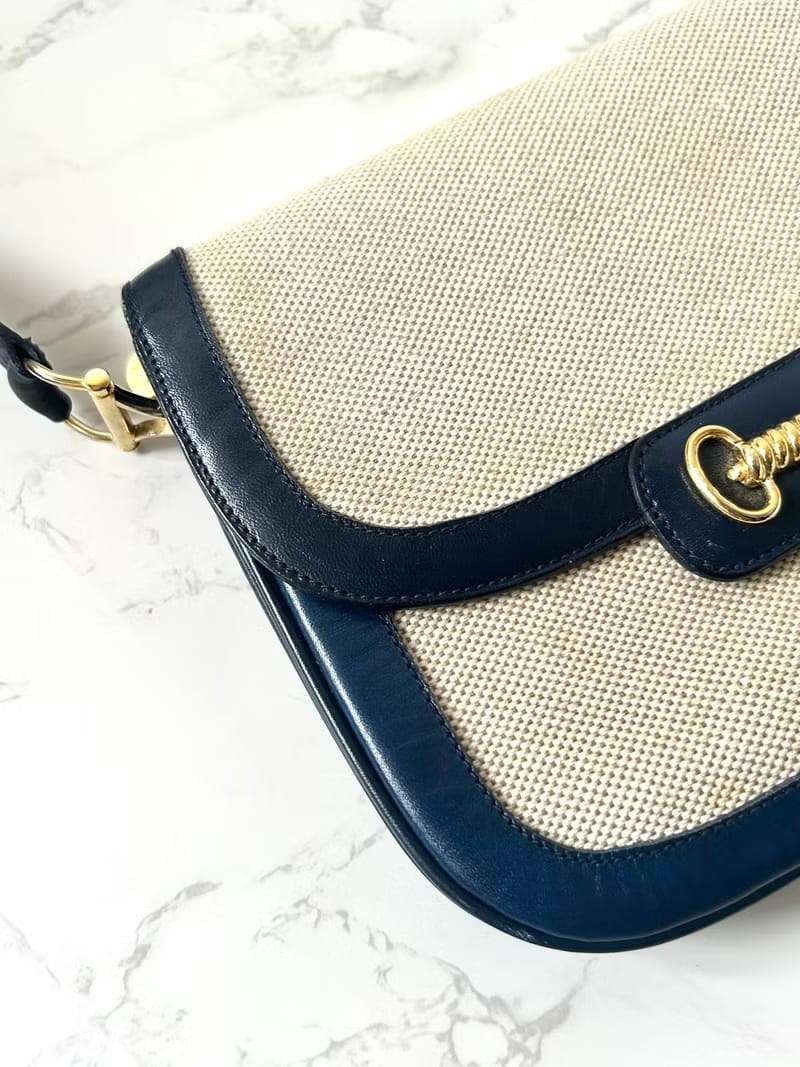 Second-hand Celine navy blue and white carriage with gold buckle leather shoulder bag/crossbody bag