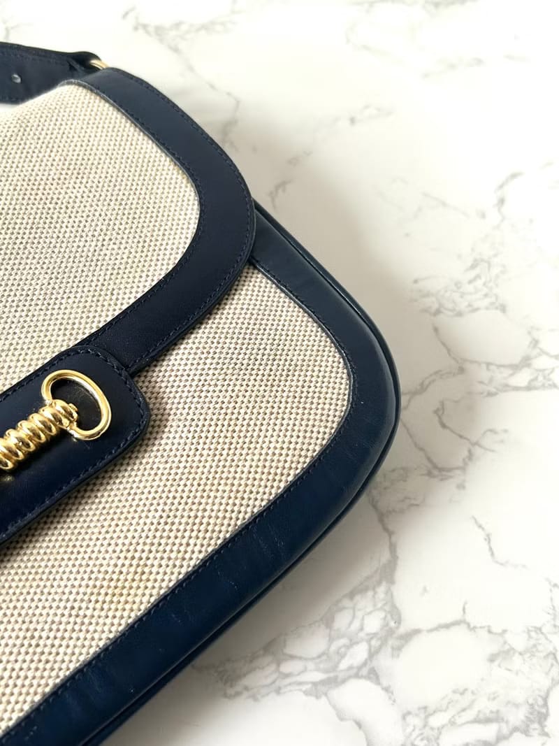 Second-hand Celine navy blue and white carriage with gold buckle leather shoulder bag/crossbody bag