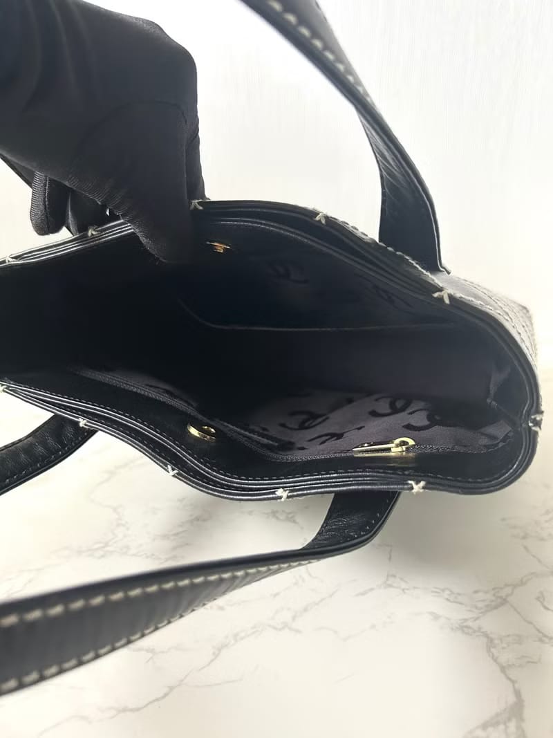Rare second-hand Chanel Vivian black gold label leather small tote bag/shoulder bag/side bag